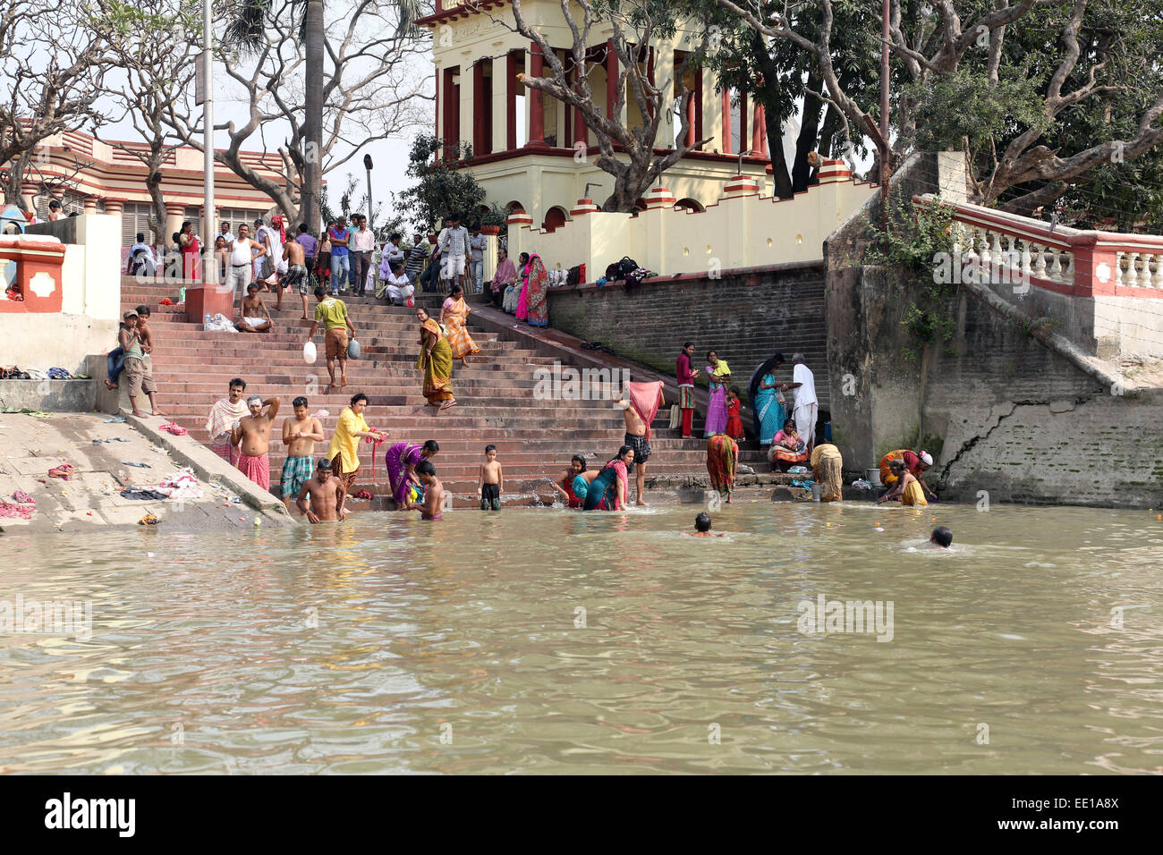 Kinder Spielen Im Ganga Fluss Stockfotos Und Bilder Kaufen Alamy 