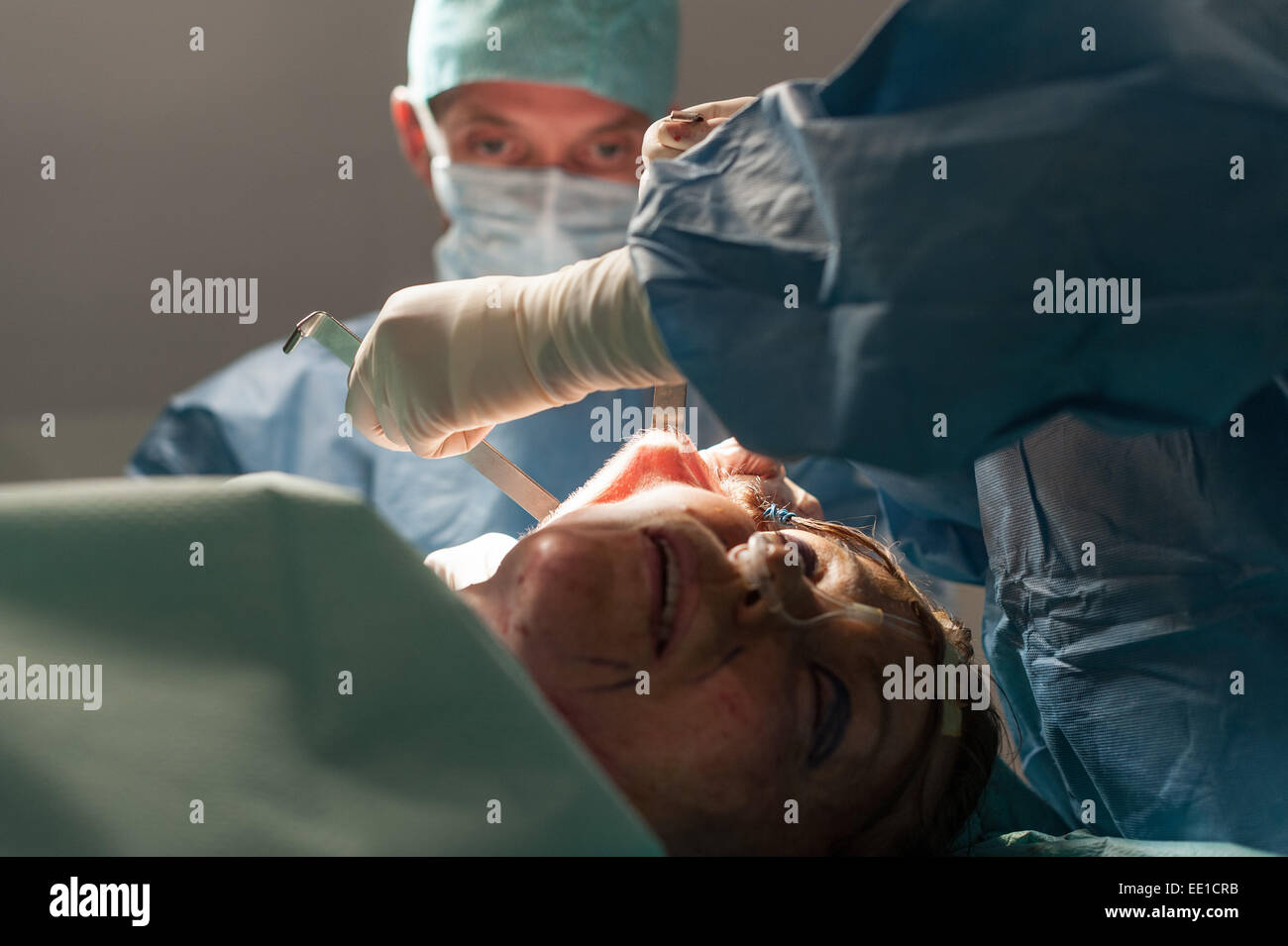 PLASTISCHE GESICHTSCHIRURGIE Stockfoto