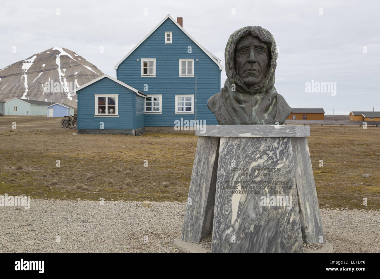 Büste von Polarforscher Roald Amundsen, Ny-Alesund, Oscar II Land, Spitzbergen, Svalbard, August Stockfoto