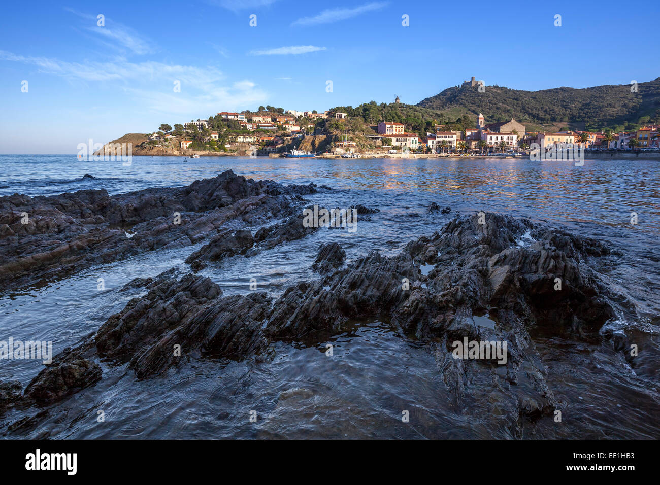 Blick über die Bucht von Collioure, Pyrenäen-Orientales, Languedoc-Roussillon, Frankreich, Europa Stockfoto