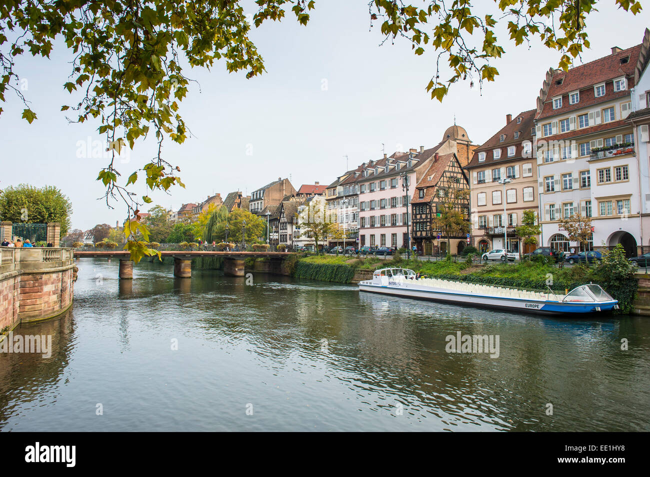 Häuser entlang dem Fluss Ill, Straßburg, Elsass, Frankreich, Europa Stockfoto