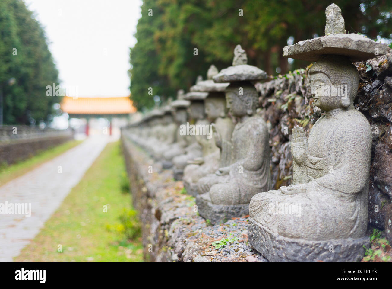 Statuen, wiederaufgebaut buddhistischen Tempel, Insel Jeju, Südkorea, Asien Stockfoto