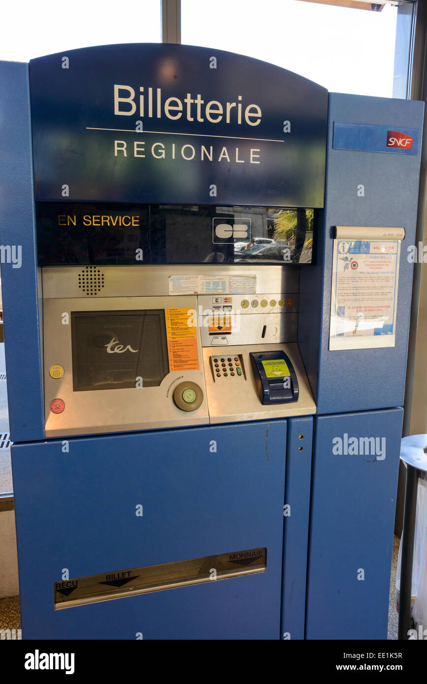 Self-service-Automaten in Aix-En-Provence SNCF-Bahnhof, PACA, Frankreich Stockfoto