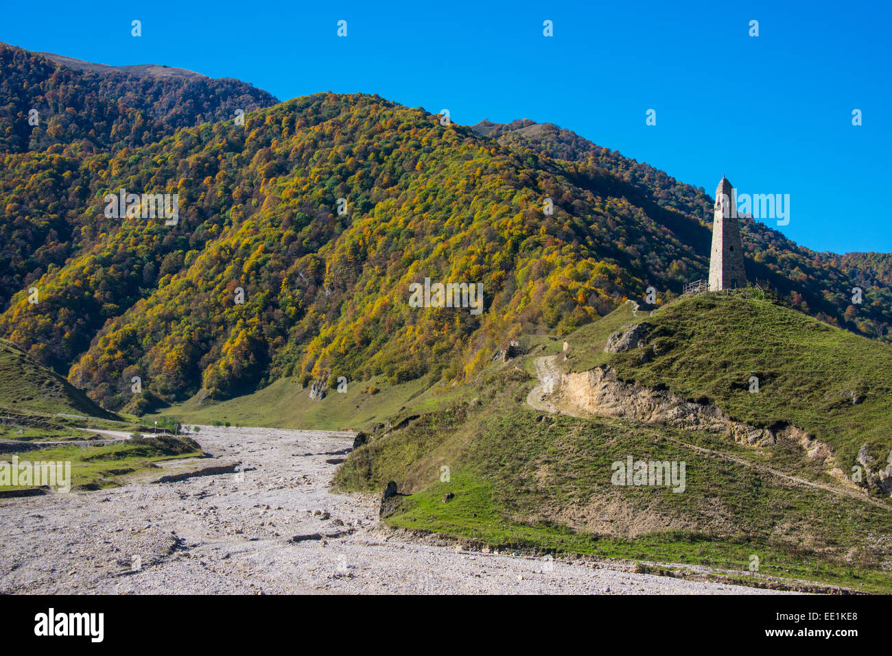 Wachturm in der tschetschenischen Berge, Tschetschenien, Kaukasus, Russland, Europa Stockfoto