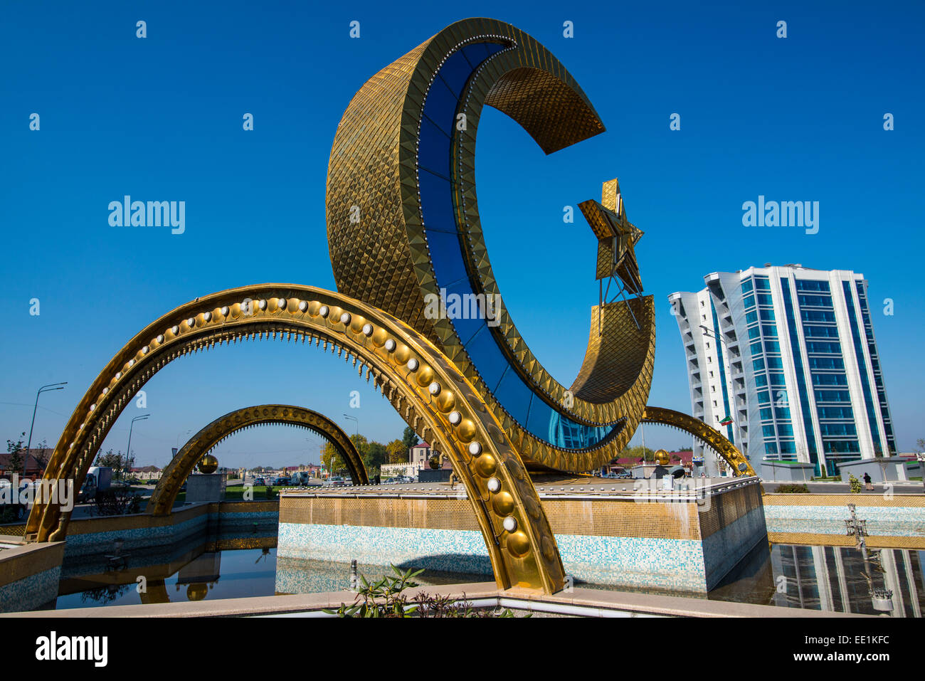 Goldenen Halbmond im Zentrum von Argun, Tschetschenien, Kaukasus, Russland, Europa Stockfoto