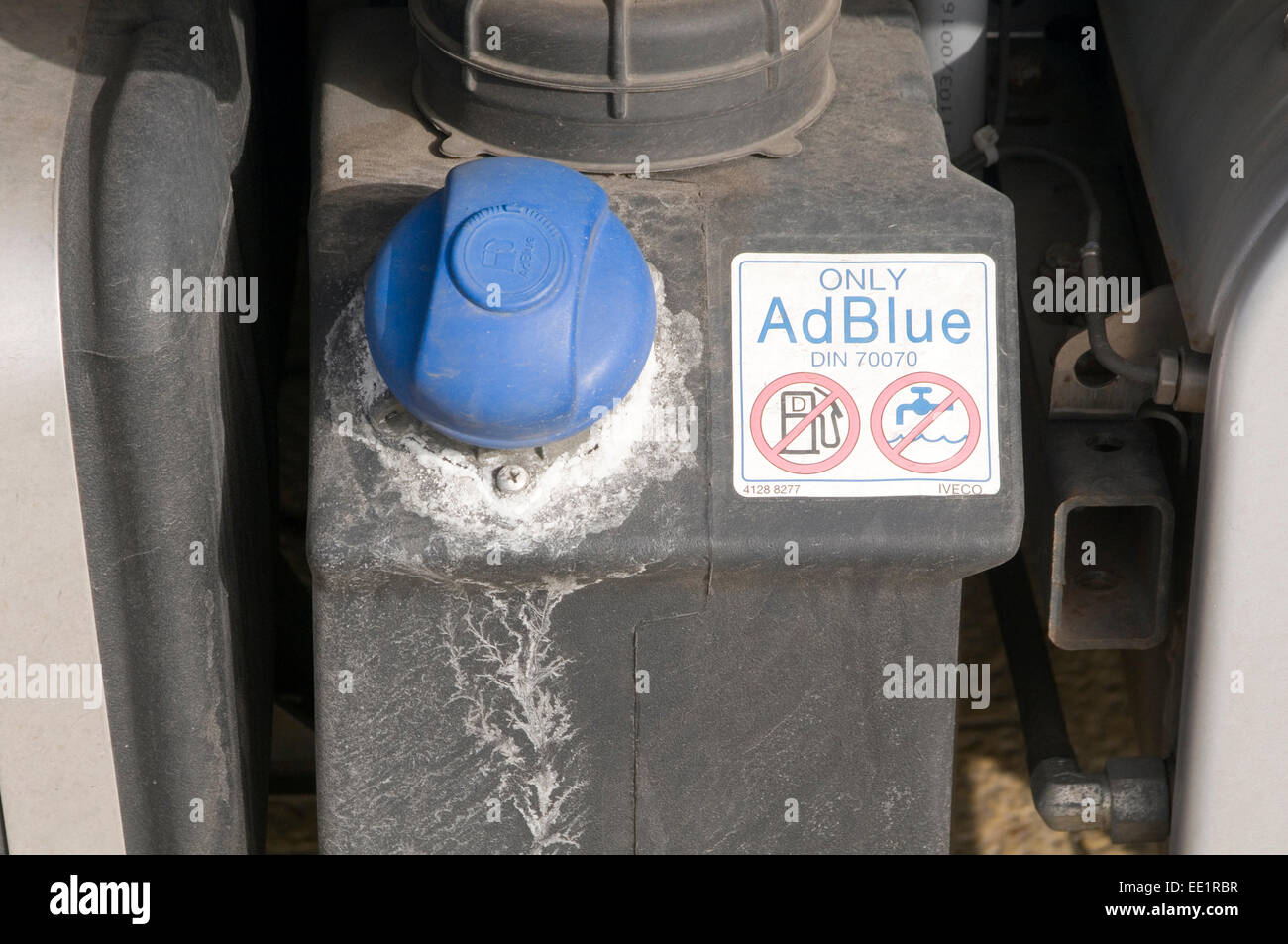 Ad blue Diesel Tank selektive katalytische Reduktion Umweltverschmutzung  niedriger NOx Emissionen Stickstoffoxide Reduktion LKW Fahrzeug ve  Stockfotografie - Alamy