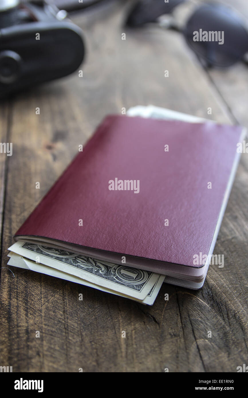 Pass und Geld in Nahaufnahme. Reisekonzept Stockfoto Pass und Geld in Nahaufnahme. Reisekonzept Stockfoto