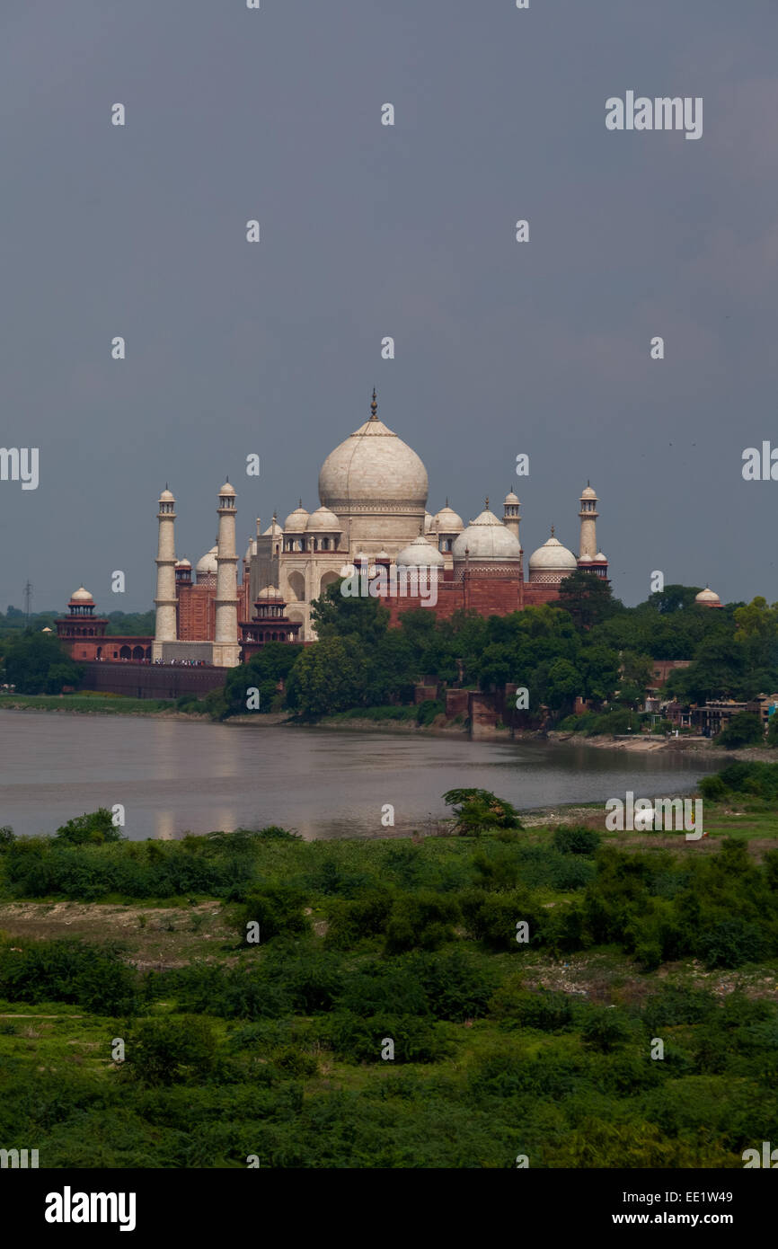 Taj Mahal gesehen aus Fort Agra, Uttar Pradesh, Indien. Stockfoto