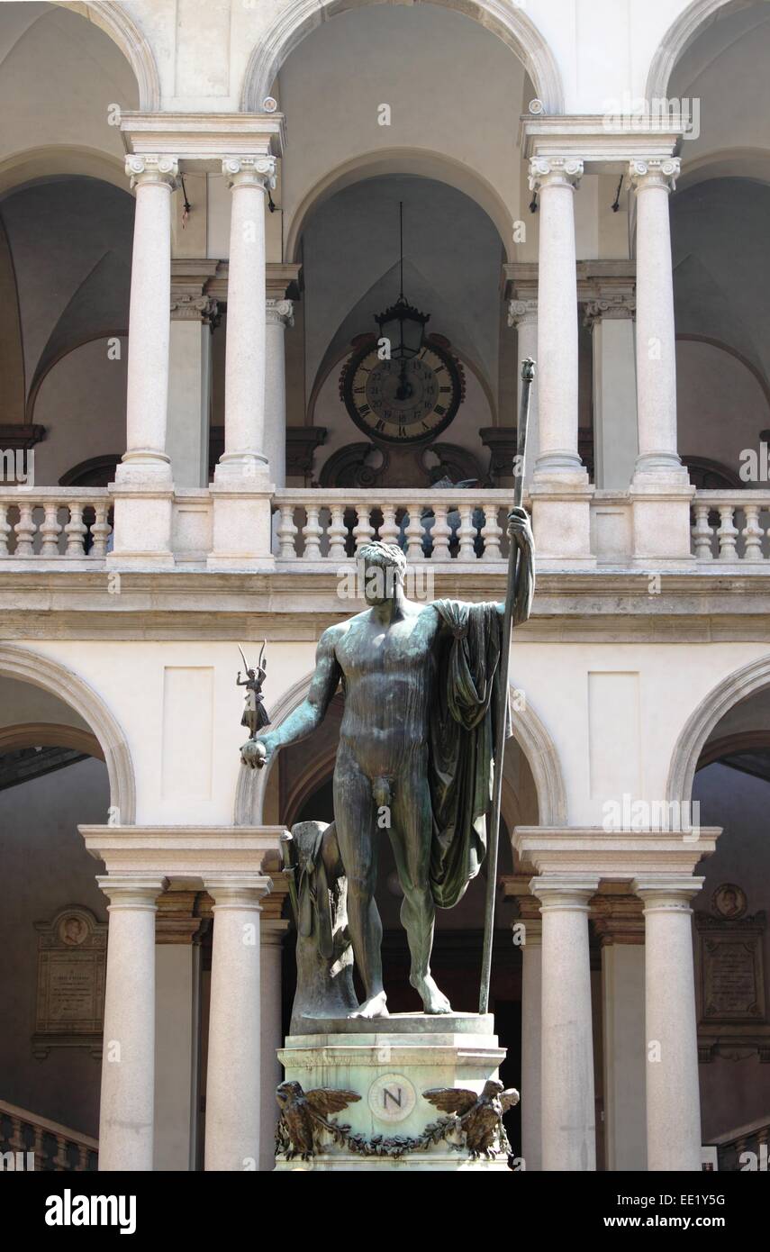 Statue von Napoleon im Kreuzgang des Palastes der Brera in Mailand, Italien Stockfoto