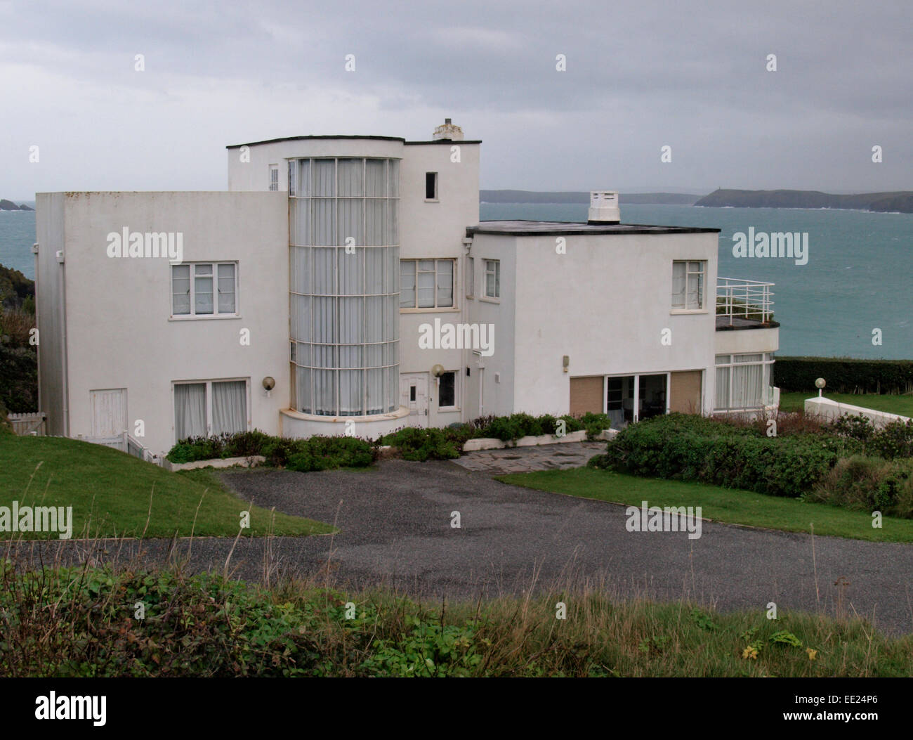 Art-Deco-Haus, lange Bucht in der Nähe von Harlyn, Cornwall, UK Stockfoto