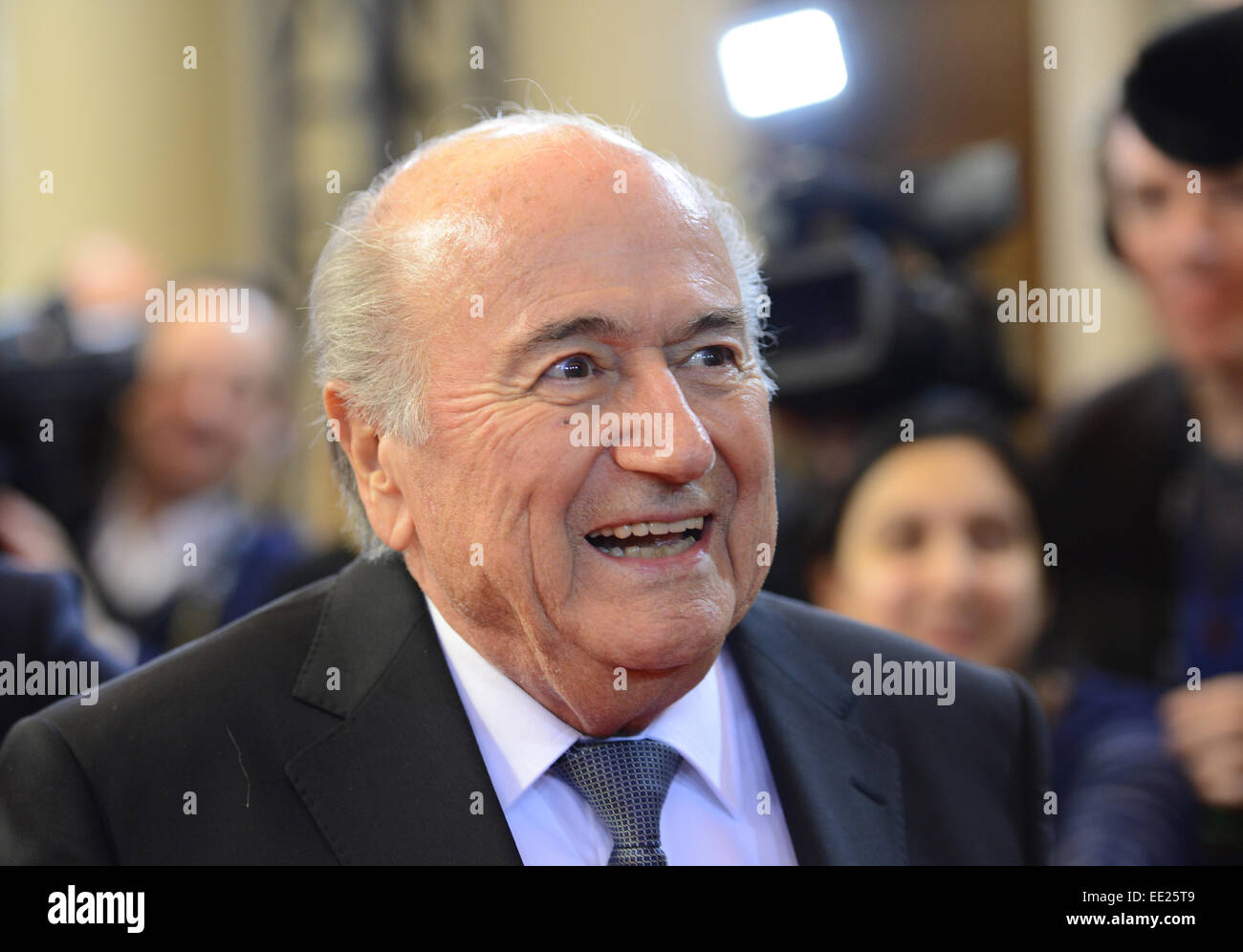Zürich, Schweiz. 12. Januar 2015. FIFA-Präsident Joseph Blatter kommt vor der FIFA Ballon d ' or Gala 2014 statt im Kongresshaus in Zürich, Schweiz, 12. Januar 2015. Foto: Patrick Seeger/Dpa/Alamy Live News Stockfoto
