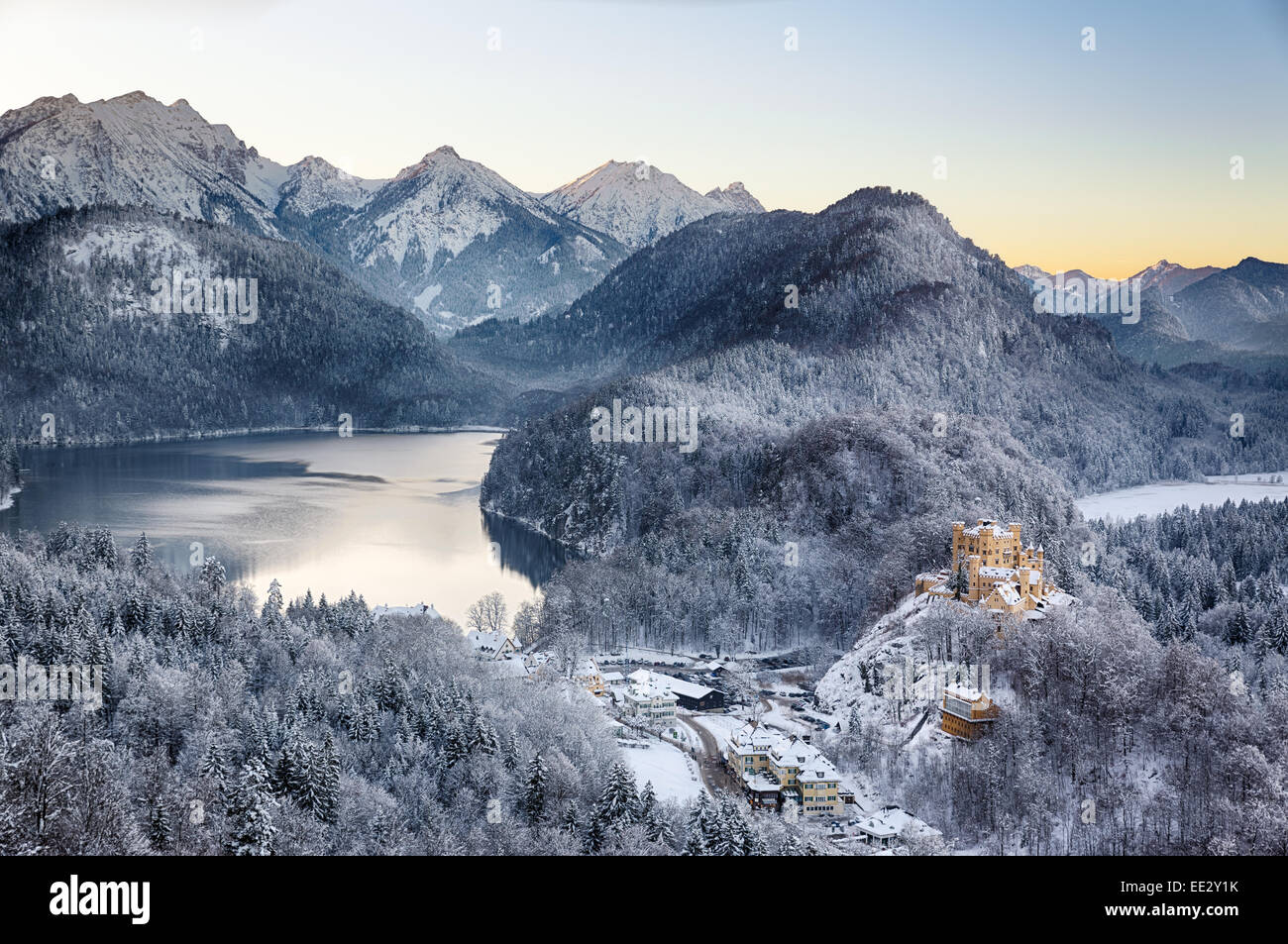 Schloss Hohenschwangau bei Winter, Alpen, Deutschland Stockfoto