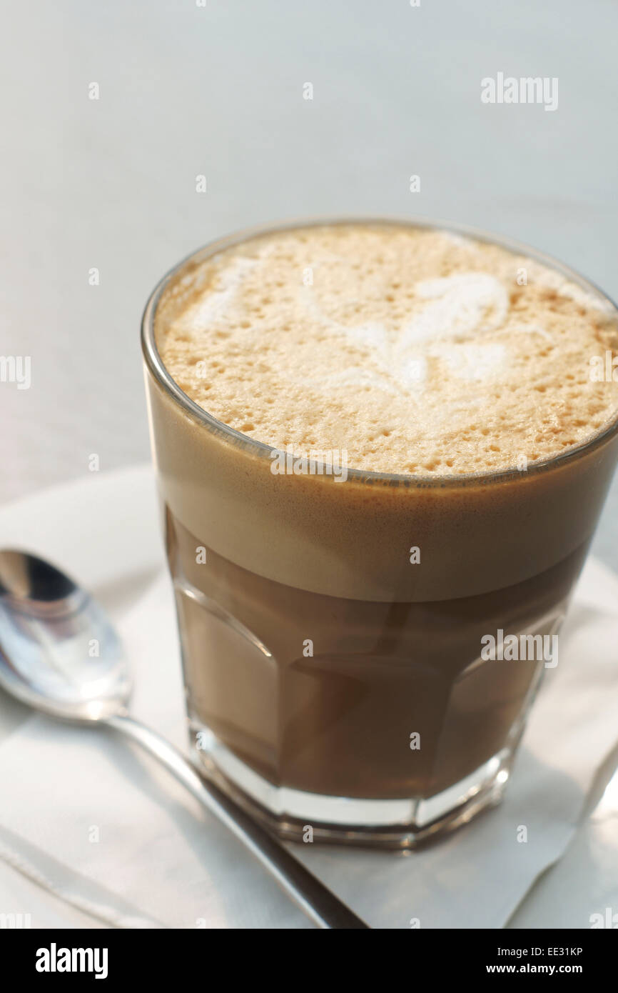 Würzige Lebkuchen Kaffee Latte eine beliebte aromatisierte Kaffee Stockfoto