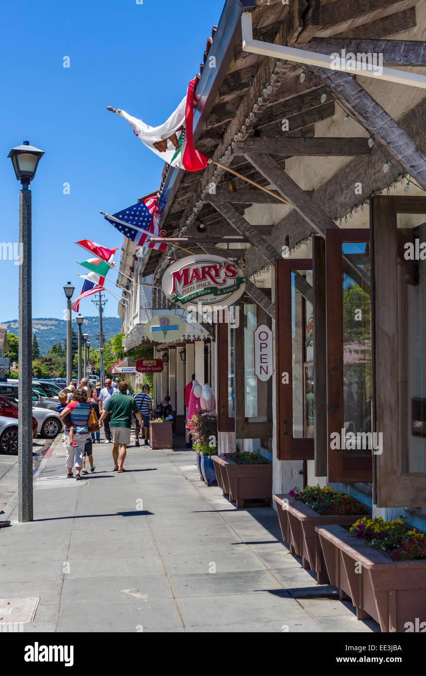Geschäfte entlang der Spanien Street am Hauptplatz, Sonoma, Sonoma Tal Wein-Land, Kalifornien, USA Stockfoto