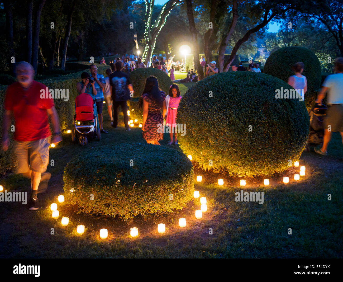 Kerzenlicht im freien Fotos und Bildmaterial in hoher Auflösung Alamy