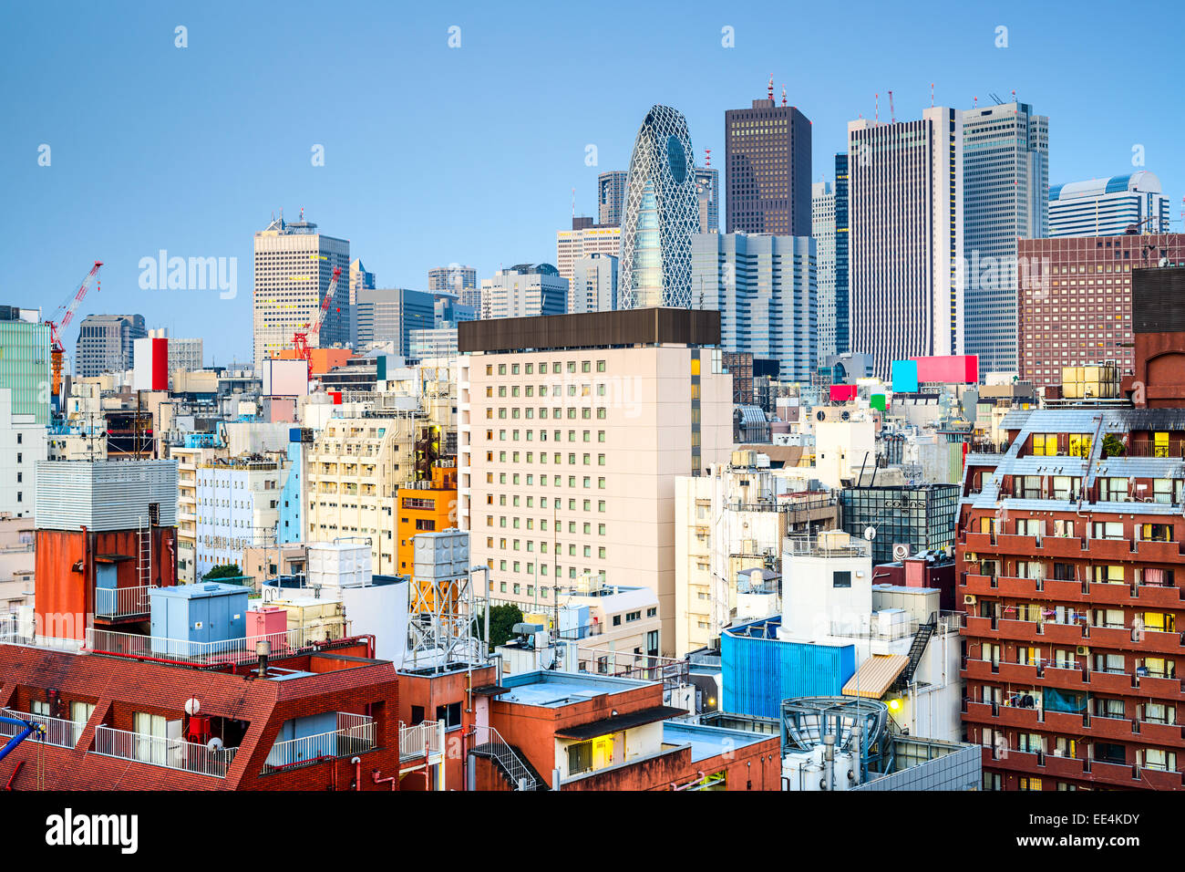 Tokyo, Japan Stadtbild in Nishi-Shinjuku Wolkenkratzerviertel. Stockfoto