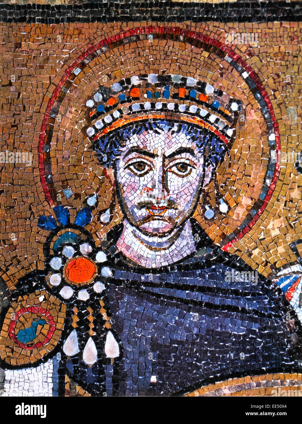 Justinian I (483-565), byzantinischer Kaiser und Ehemann von Theodora, Detail des byzantinischen Mosaik, Basilika von San Vitale, Ravenna, Italien Stockfoto
