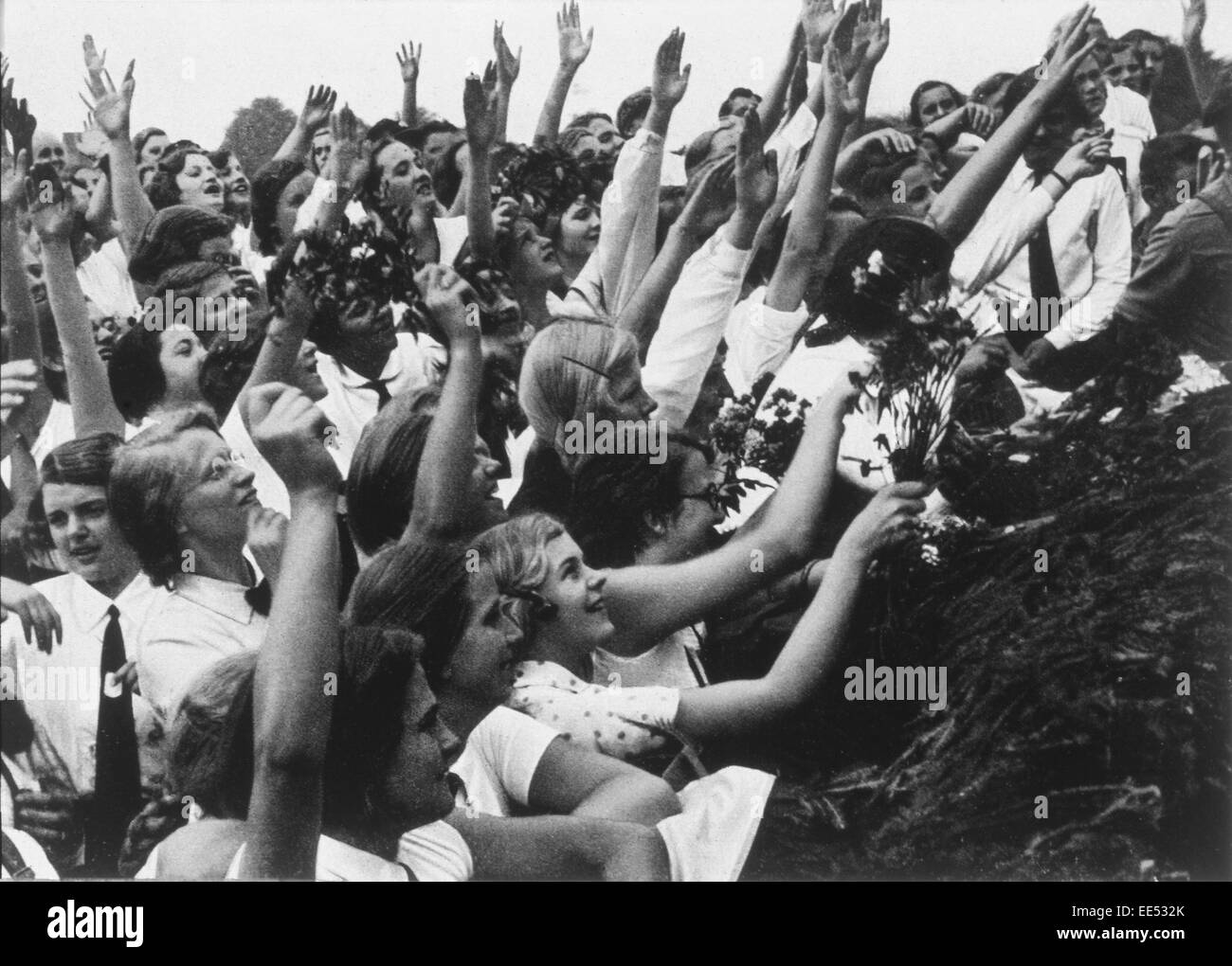Menge von Frauen jubeln Adolf Hitler, Deutschland, 1934 Stockfoto