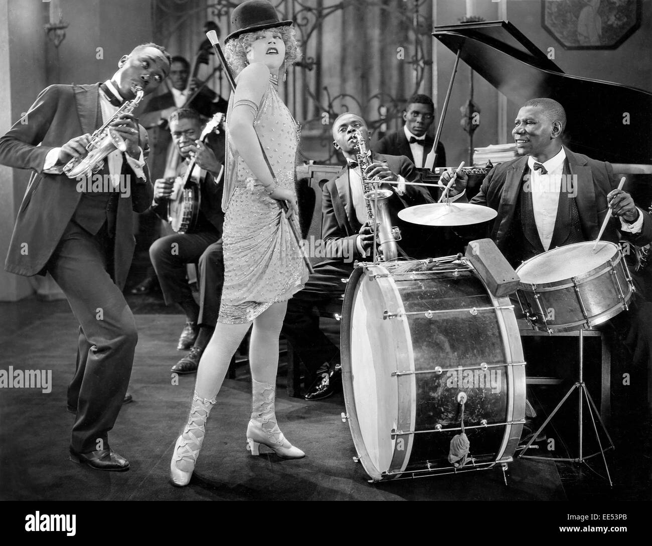 Mae Murray und Jazz-Band, am Set des Stummfilms, "Circe, die Zauberin", 1924 Stockfoto