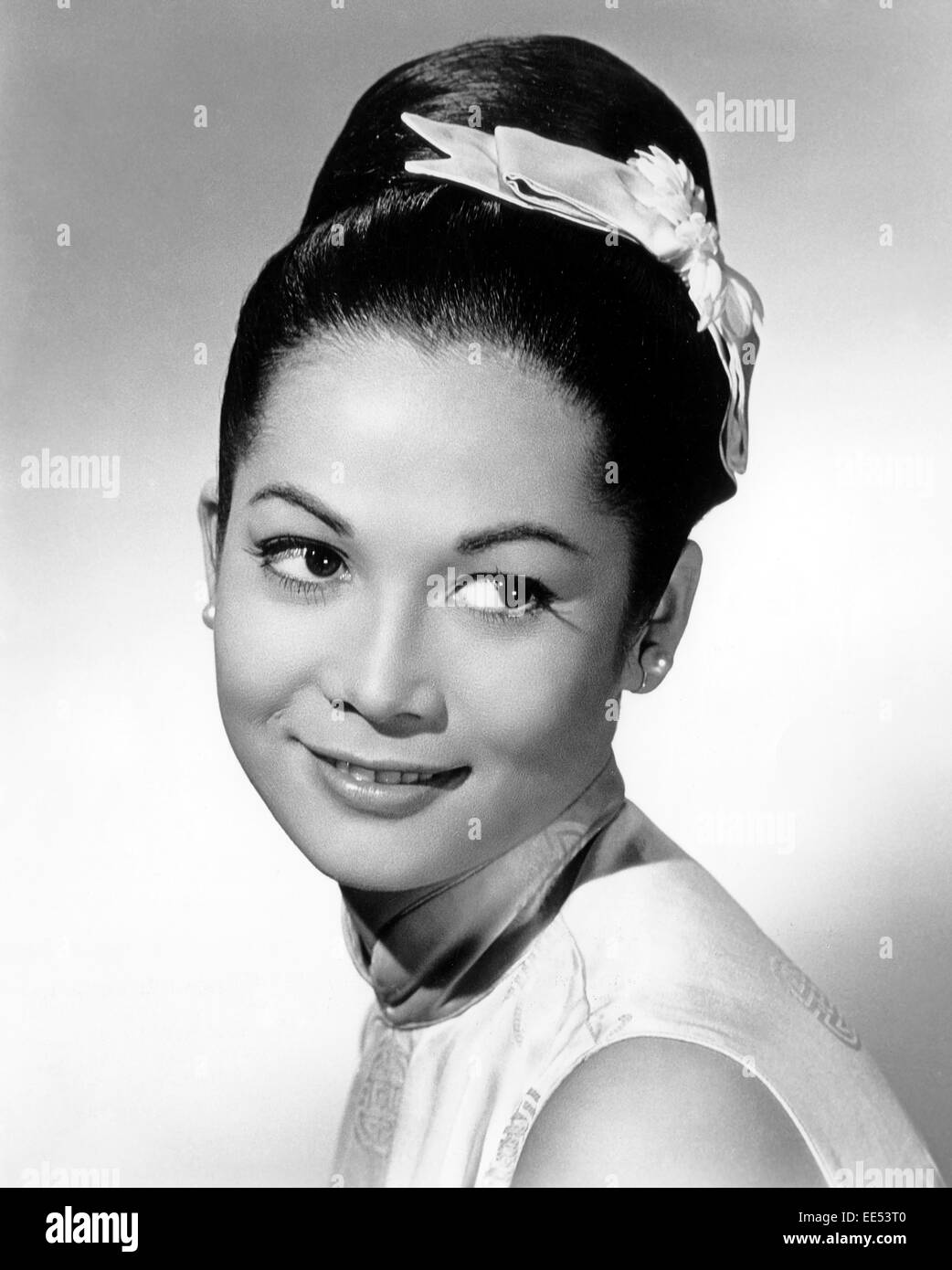 Nancy Kwan, Werbung Portrait, am Set des Films "Flower Drum Song", 1961 Stockfoto