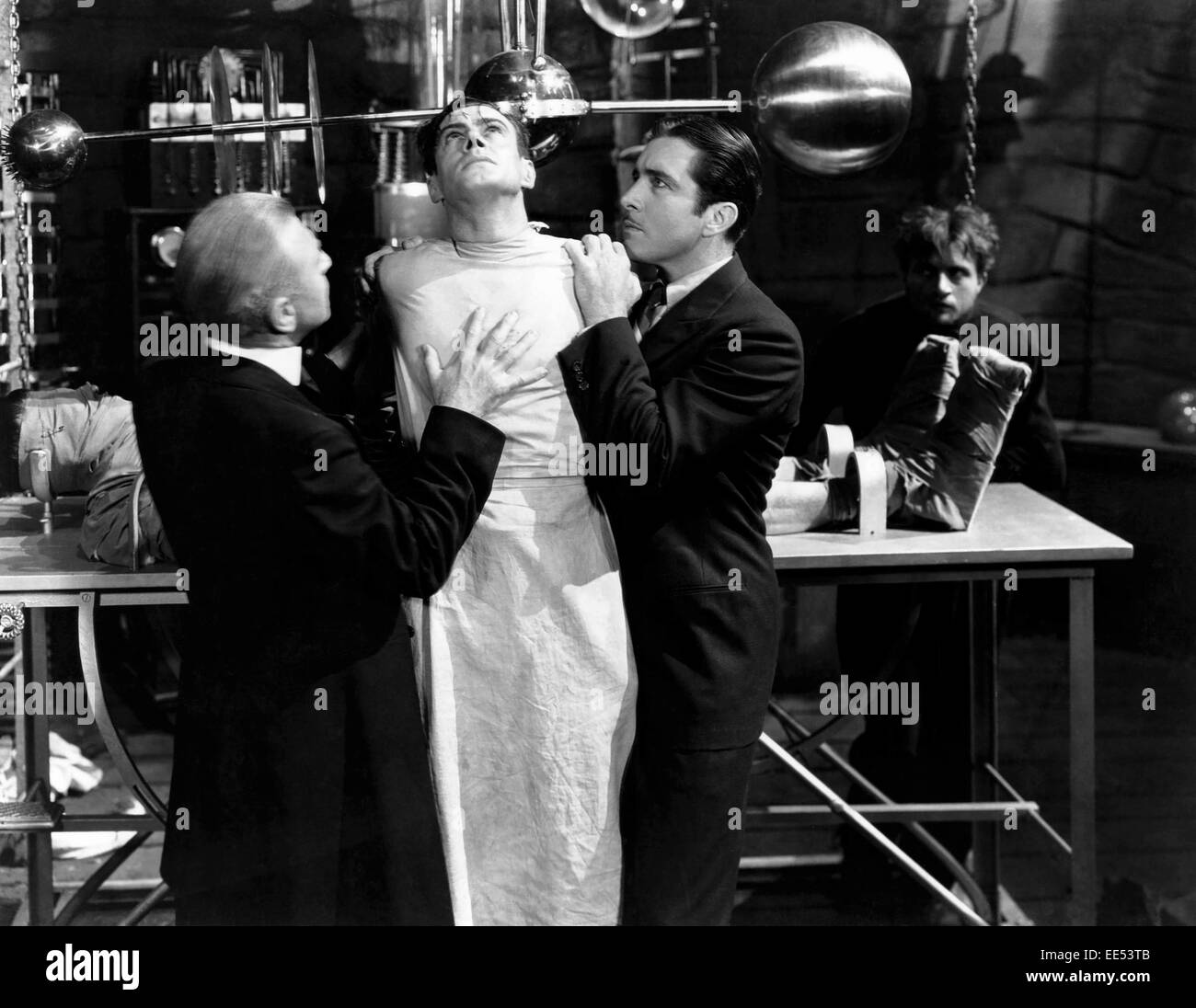 Edward Van Sloan, Colin Clive, John Boles, Dwight Frye, am Set des Films, "Frankenstein", 1931 Stockfoto
