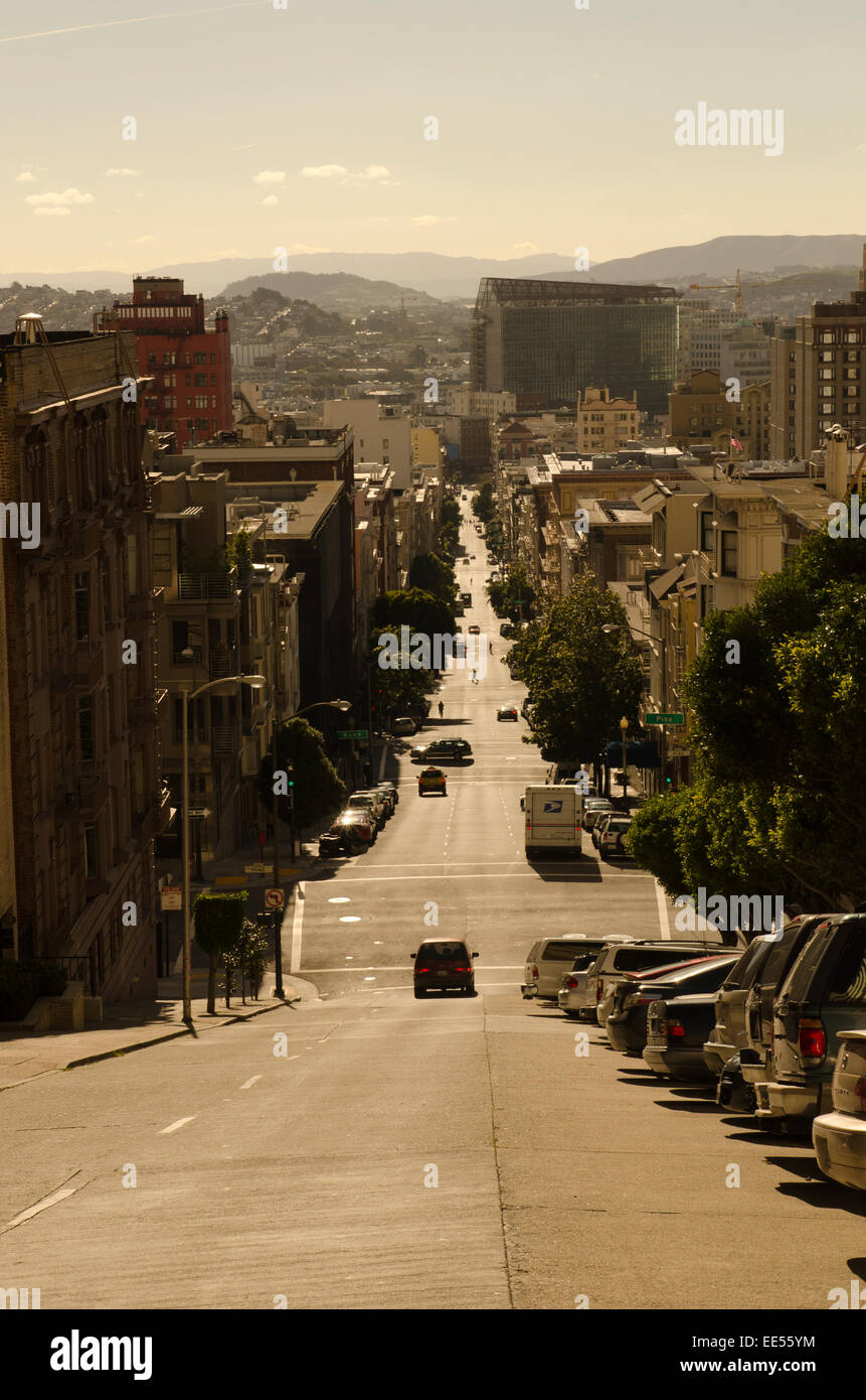 Blick aus einem der vielen steilen Hügel der Stadt von San Francisco in Kalifornien Stockfoto