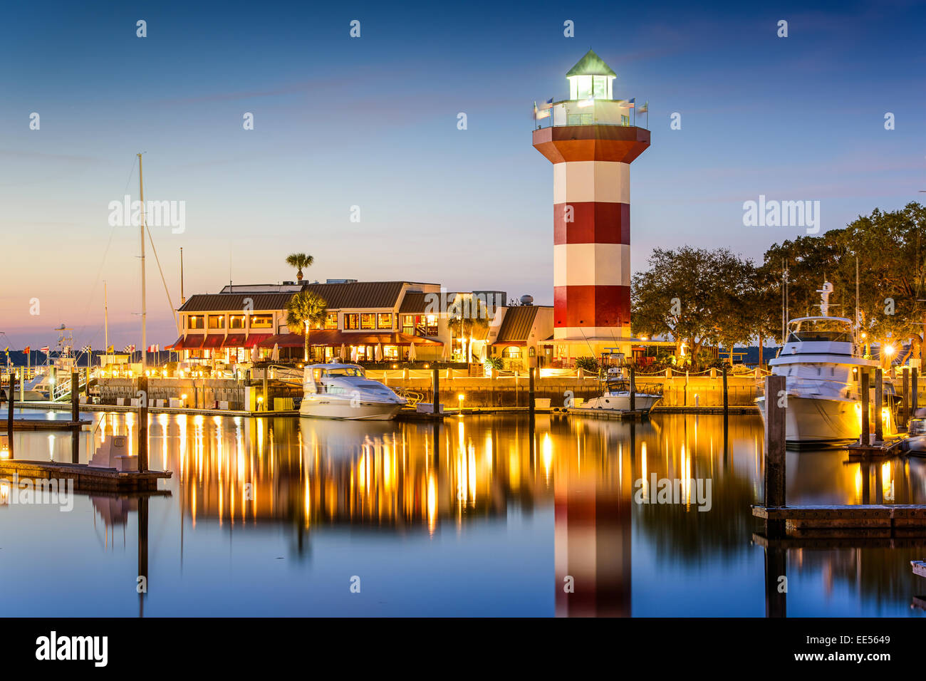 Hilton Head, Südcarolina, Leuchtturm in der Dämmerung. Stockfoto