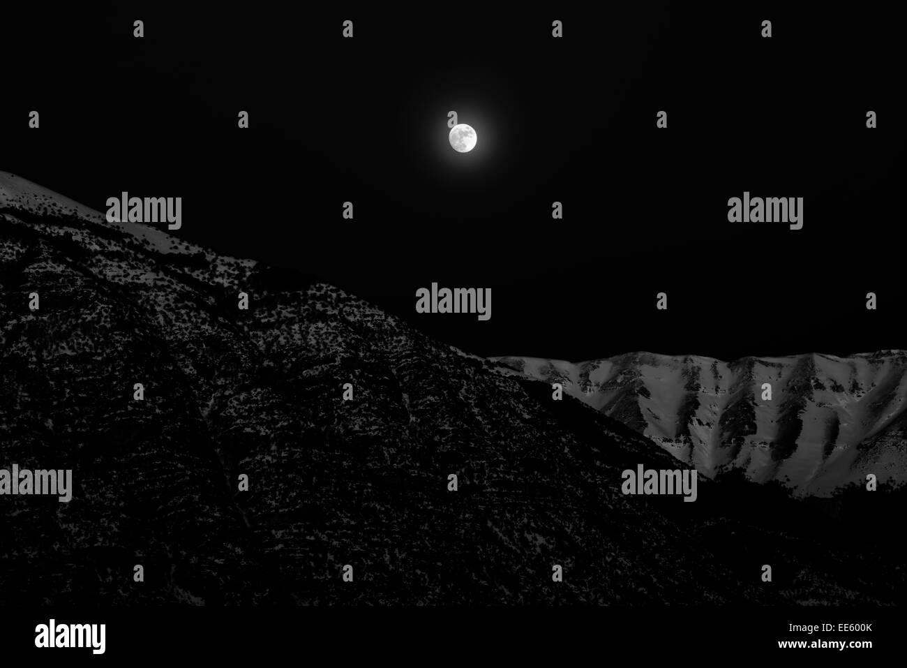 Abruzzen. Italien. Mondlicht auf Bergen Stockfoto