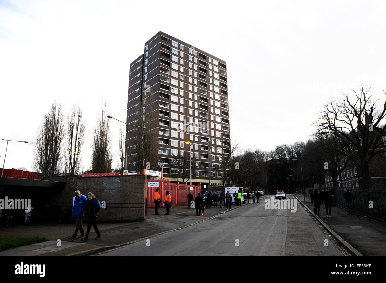 Charlton South East London UK Council flache Block neben The Valley Charlton Athletic Fußballplatz Stockfoto
