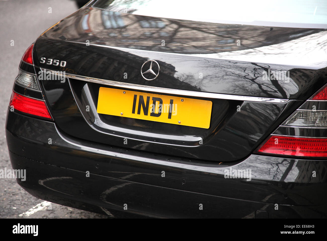 Mercedes Diplomaten Auto vor der indischen Botschaft, London Stockfoto