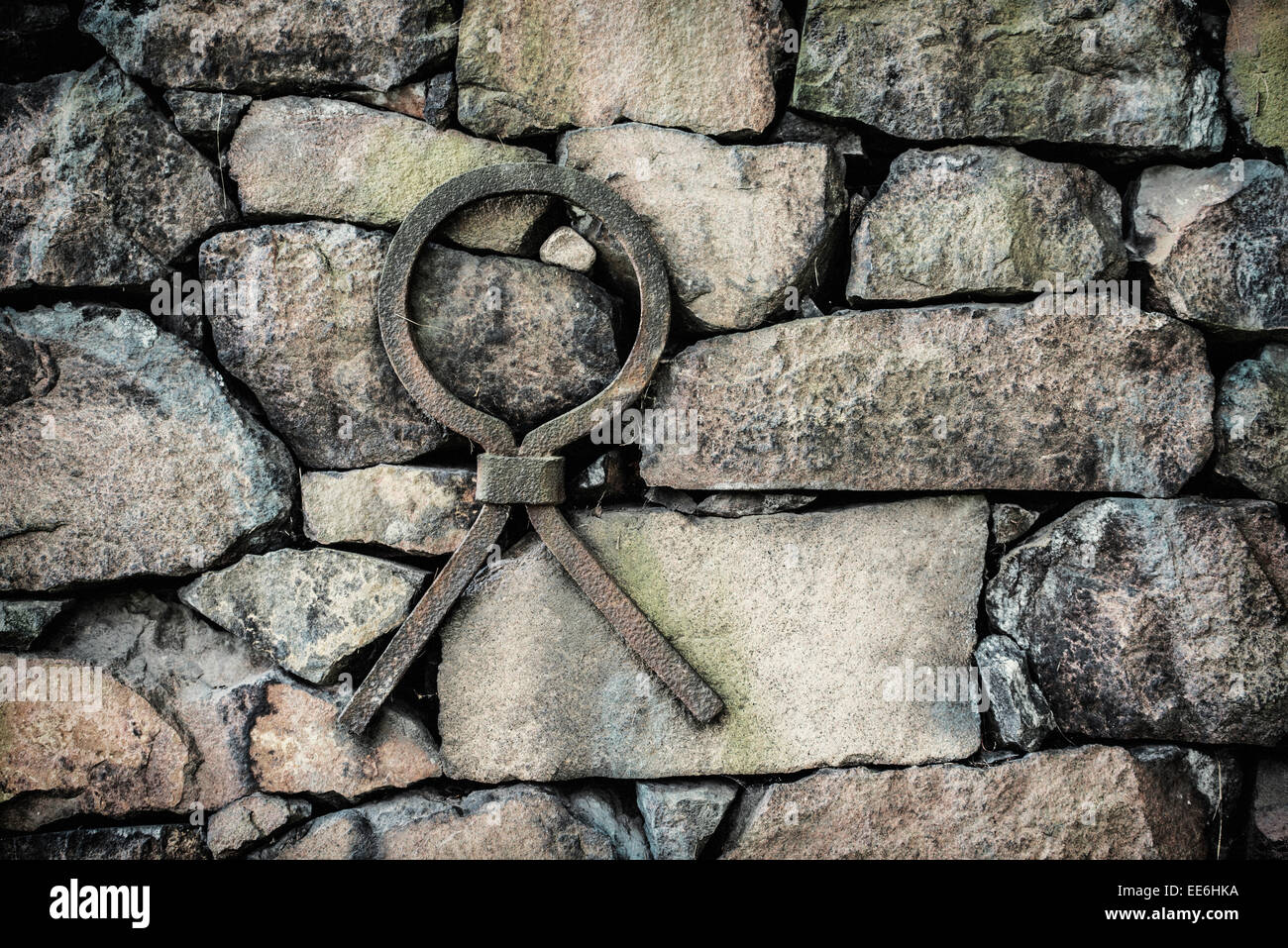 Alte Steinmauer mit Eisen-Verstärkung, Schweden Stockfoto