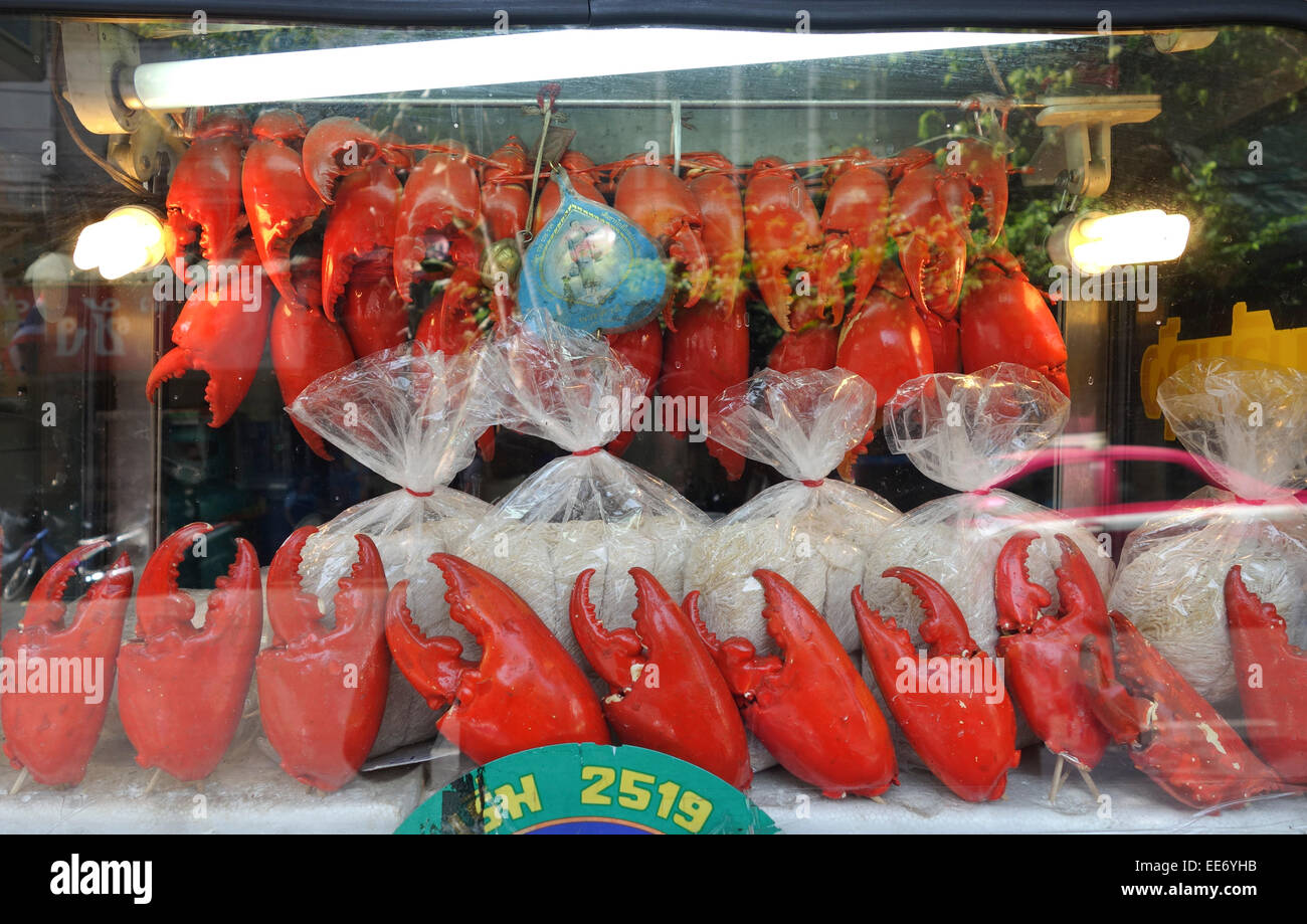 Klaue Krabbenfleisch und Krabbenscheren zum Verkauf an Straße Lebensmittel-Markt in Chinatown, Bangkok, Thailand, Südostasien. Stockfoto