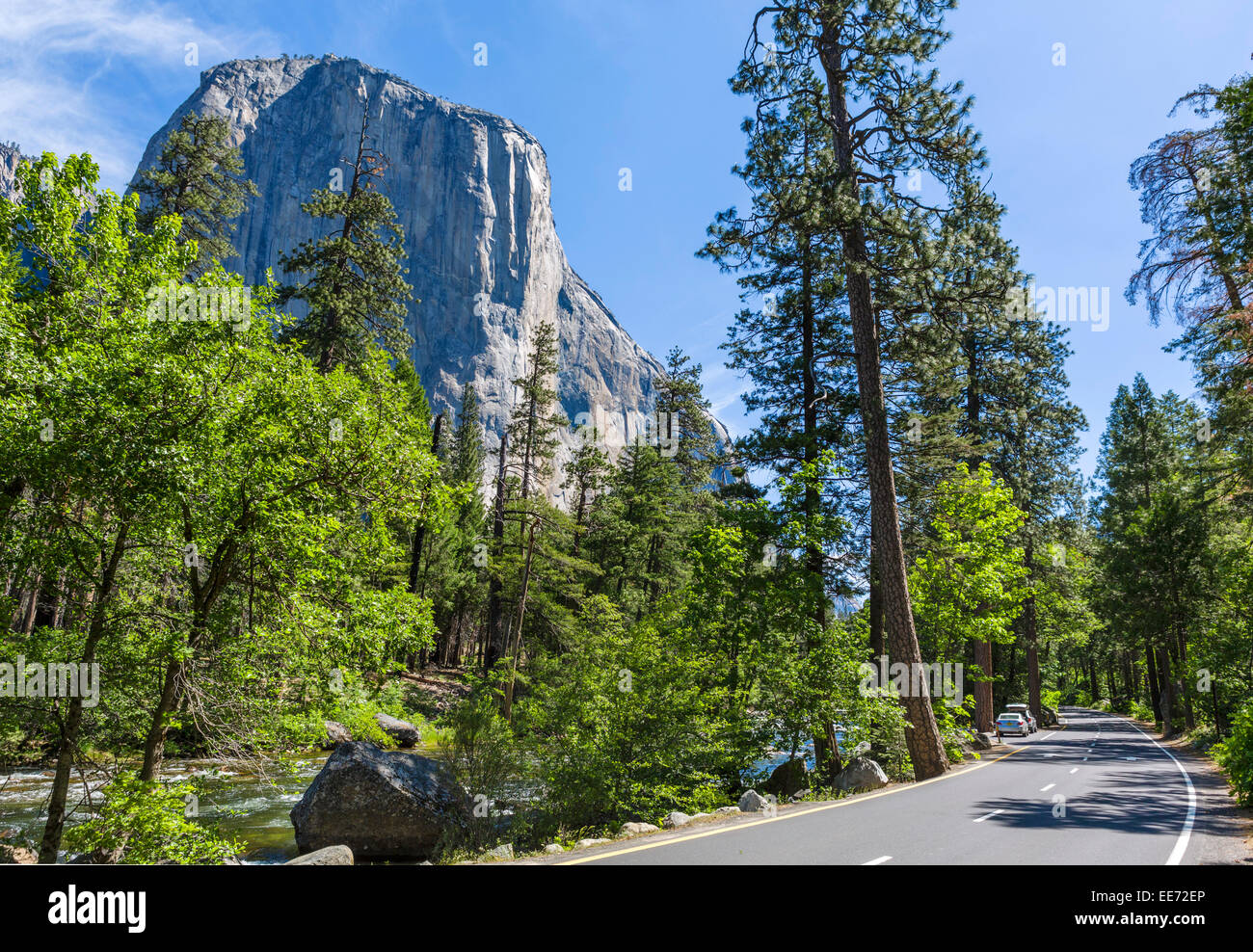 Merced River und El Capitan von Southside fahren im Yosemite Tal, Yosemite-Nationalpark Sierra Nevada, Kalifornien, USA Stockfoto