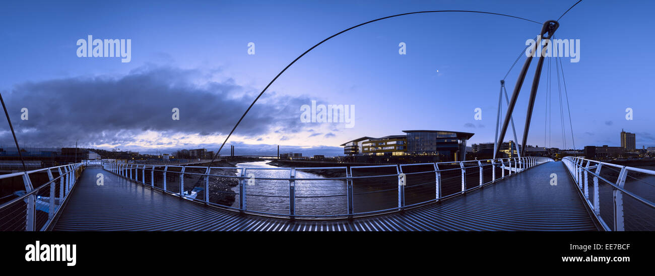 Einen Panoramablick über die Millennium Brücke in Newport Stadt durchquert der Fluss Usk in der Mitte der Stadt. Stockfoto