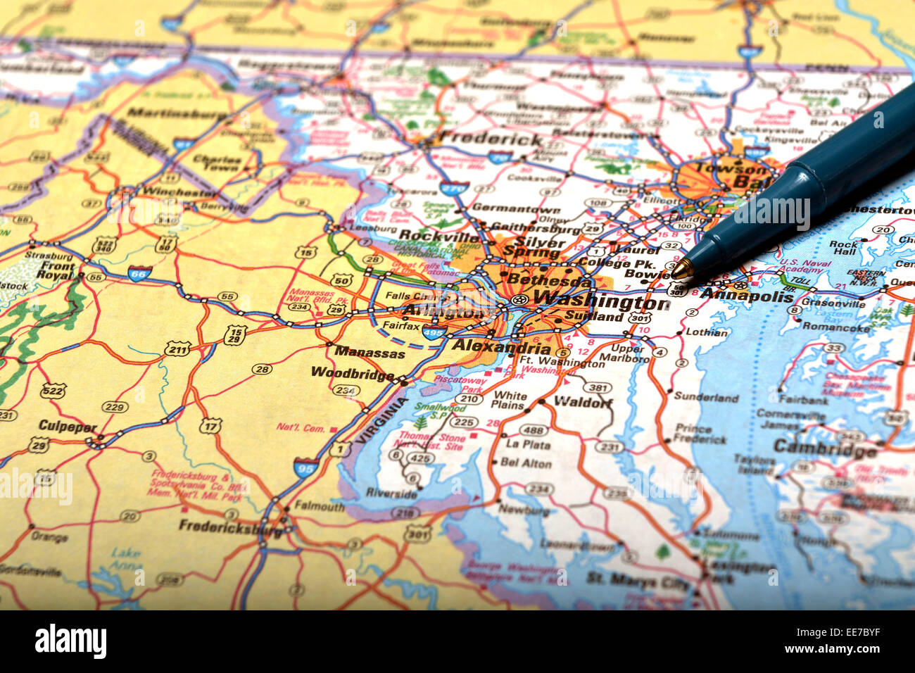 Detaillierte Nahaufnahme-Karte von Washington und Stift auf Ziel für die Reise Stockfoto