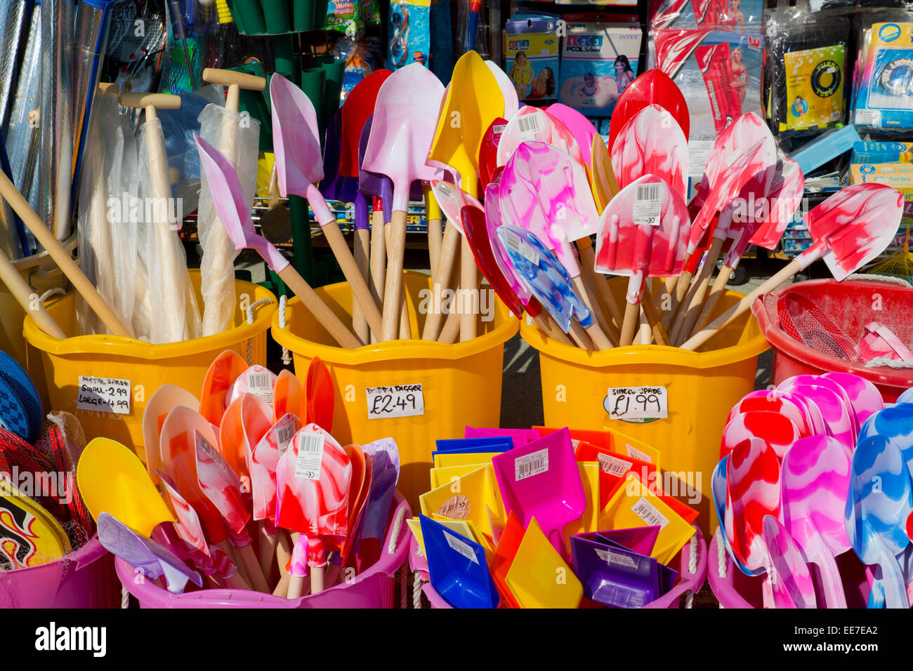 Eimer und Spaten Shop Display Cornwall UK Stockfoto