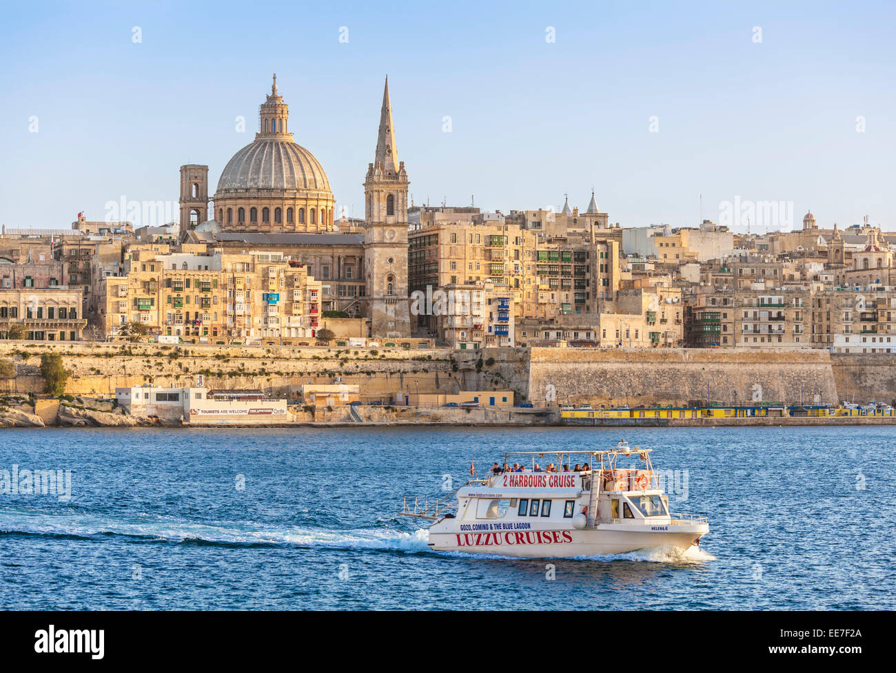 Skyline von Valletta und touristischen Boot Marsamxett Harbour Valletta Malta EU Europa Stockfoto