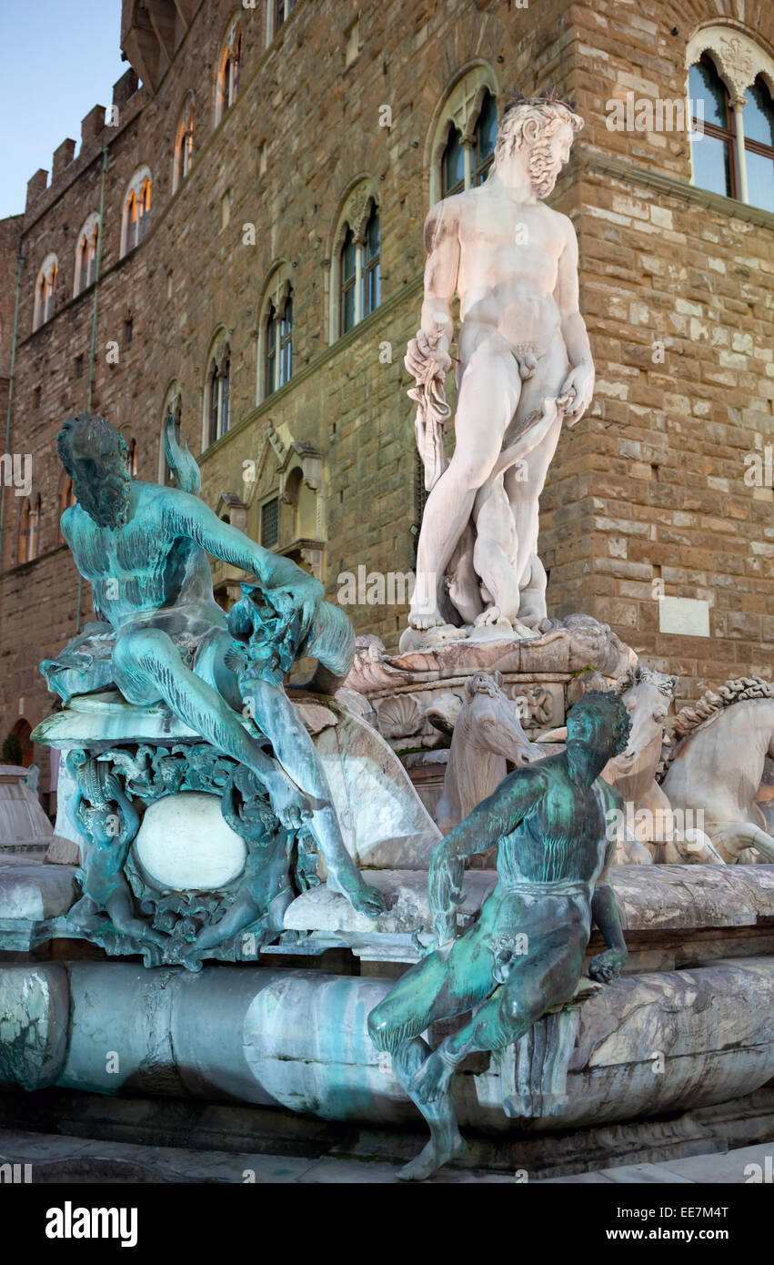 Der Neptun-Brunnen in der Nähe von Palazzo Vecchio auf der Piazza della Signoria in Florenz, Italien Stockfoto