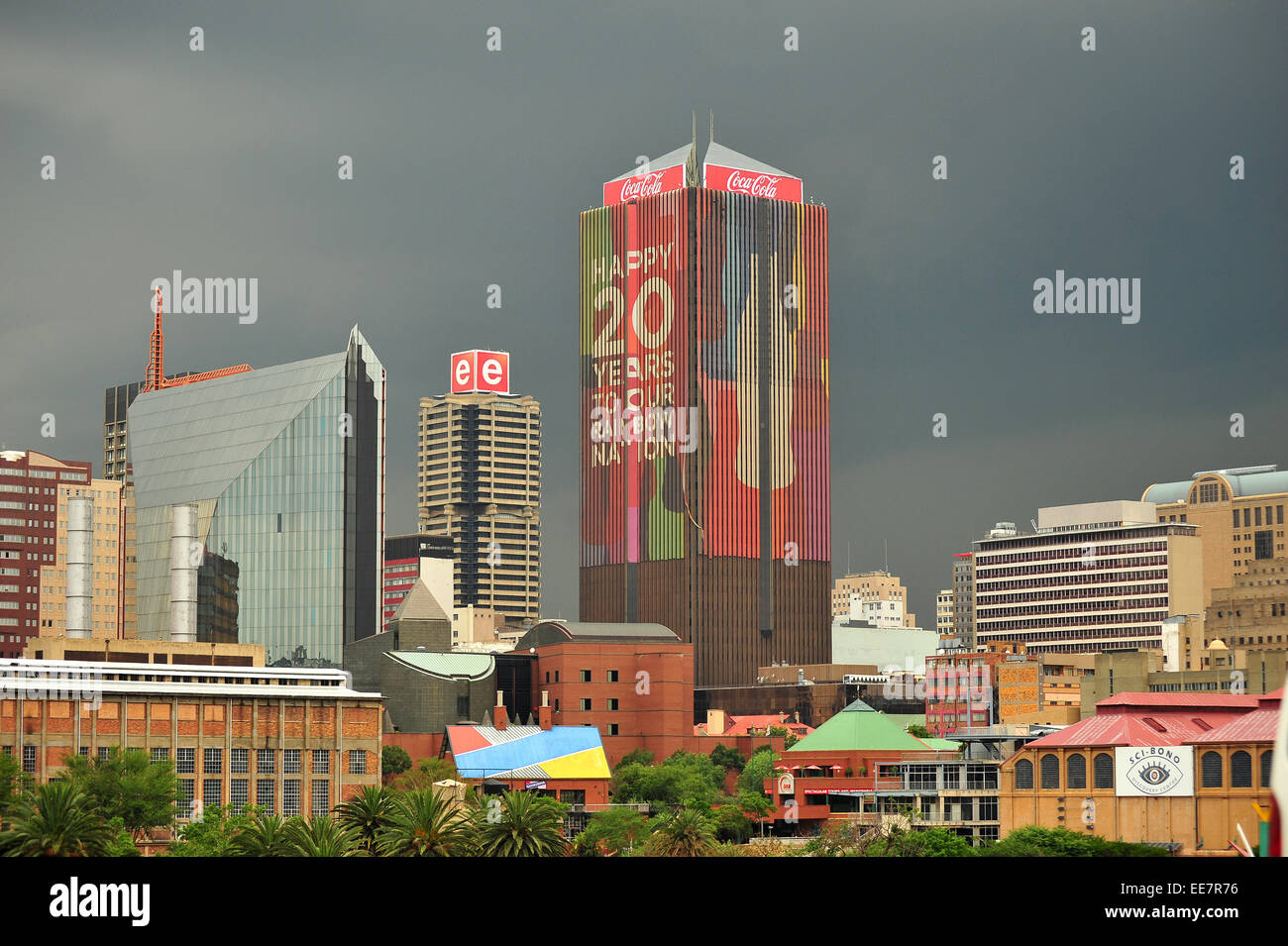 Das zentrale Geschäftsviertel von Johannesburg betrachtet aus der Ferne. Stockfoto