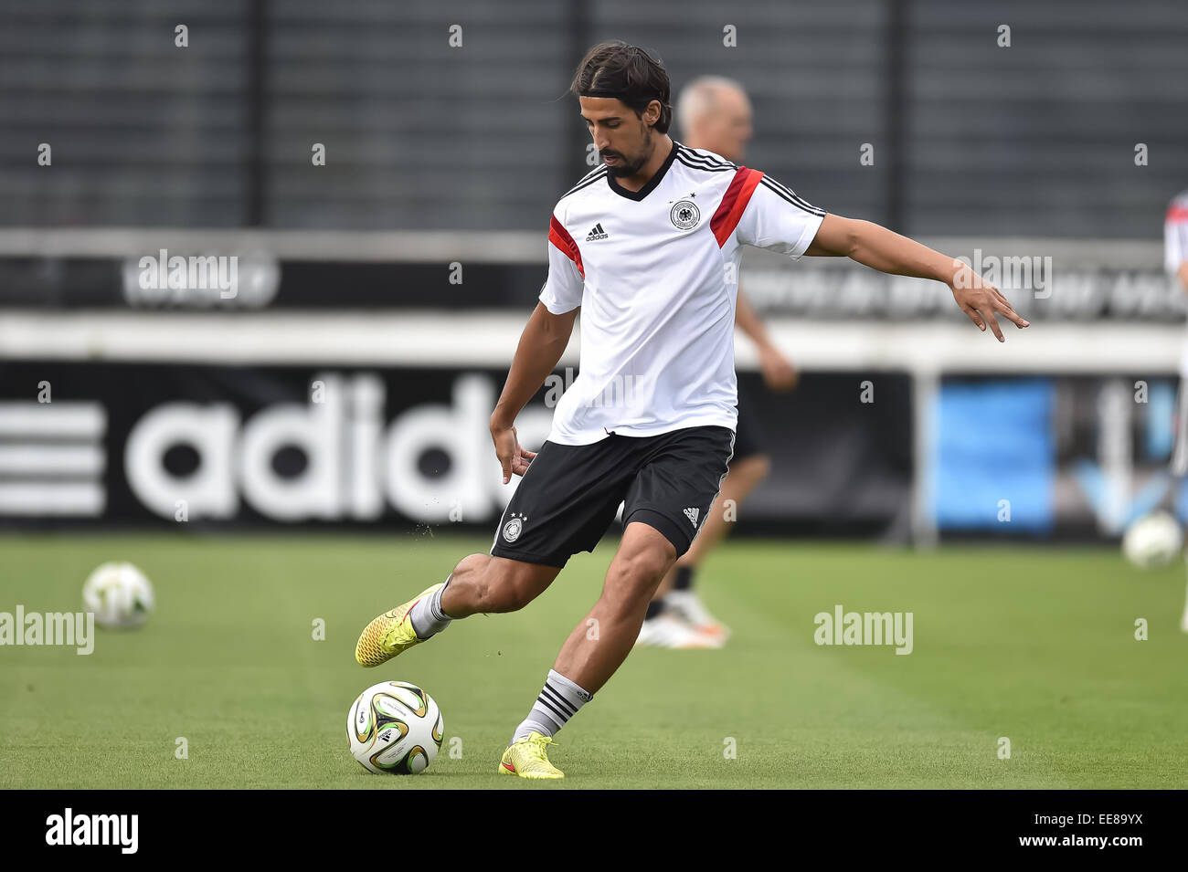 2014 FIFA World Cup - Deutsche Fußball-Nationalmannschaft Trainingseinheit statt im Estádio Jornalista Mário Filho (Estádio Maracanã) vor dem Endspiel gegen Argentinien Featuring: Sami Khedira Where: Rio De Janeiro, Brasilien: 12. Juli 2014 Stockfoto