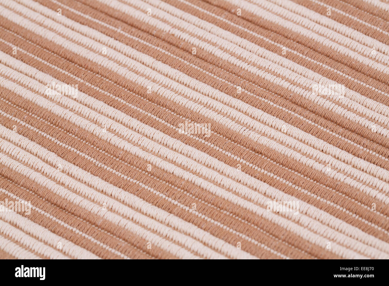 Braune und weiße gestrickte Tuch als Hintergrund. Stockfoto