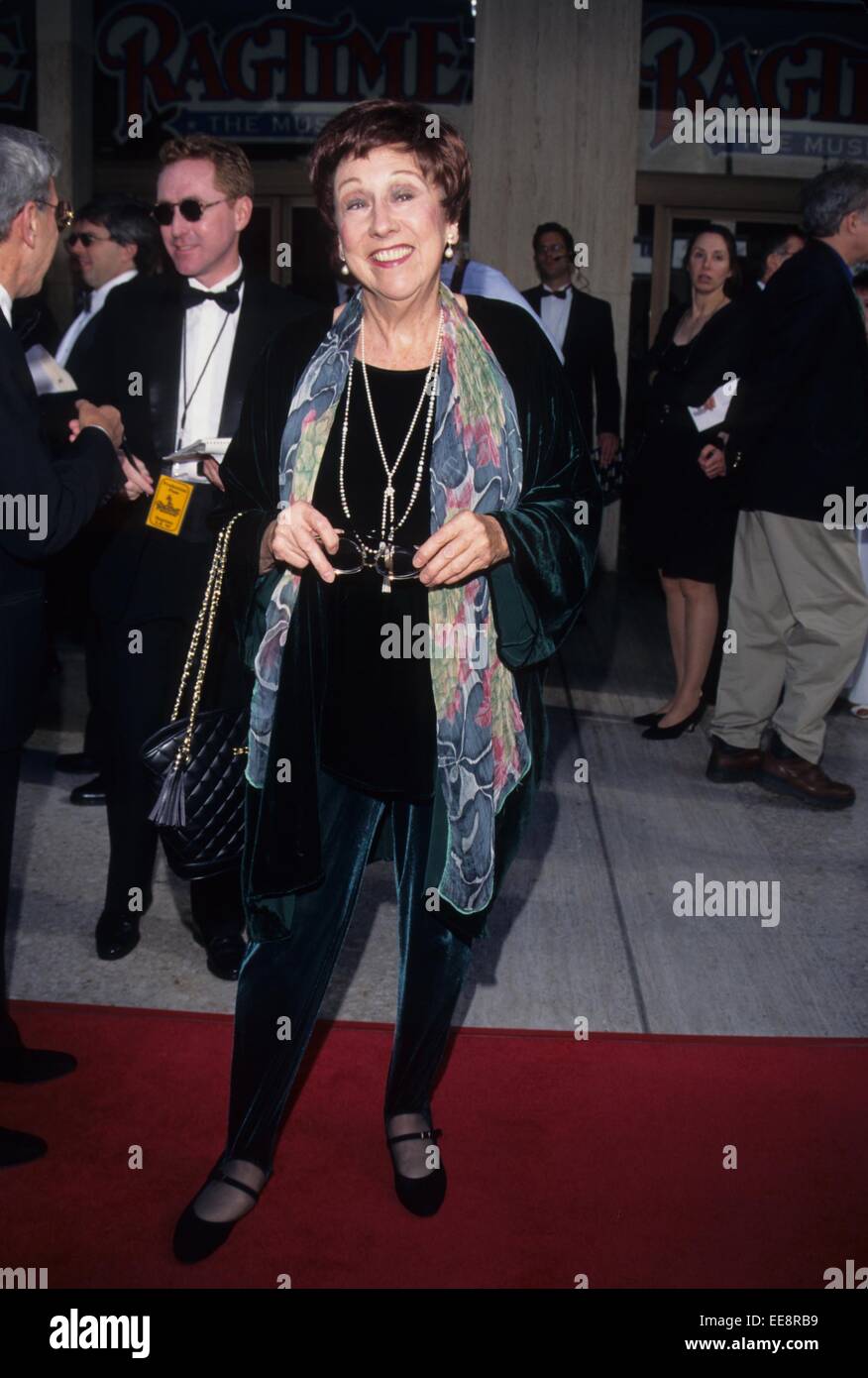 JEAN STAPLETON bei der Ragtime-Premiere Los Angeles Shubert Theater 1997. © Tom Rodriguez/Globe Fotos/ZUMA Draht/Alamy Live-Nachrichten Stockfoto