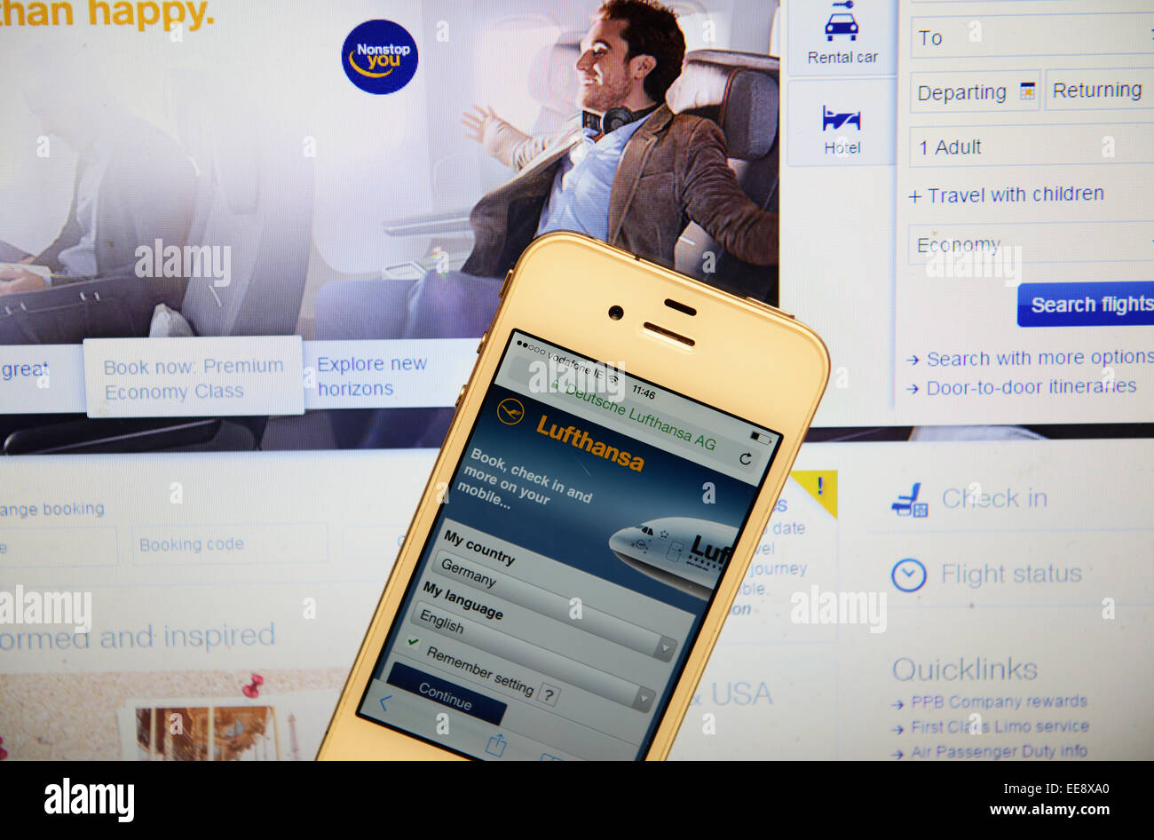 Lufthansa-Website mit dem Iphone Stockfoto