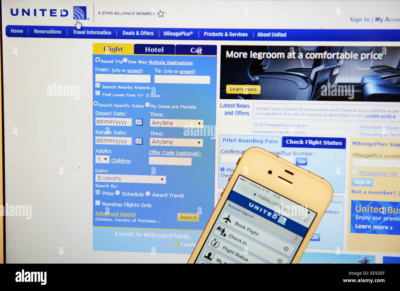 United Airlines Website und IPhone Stockfoto
