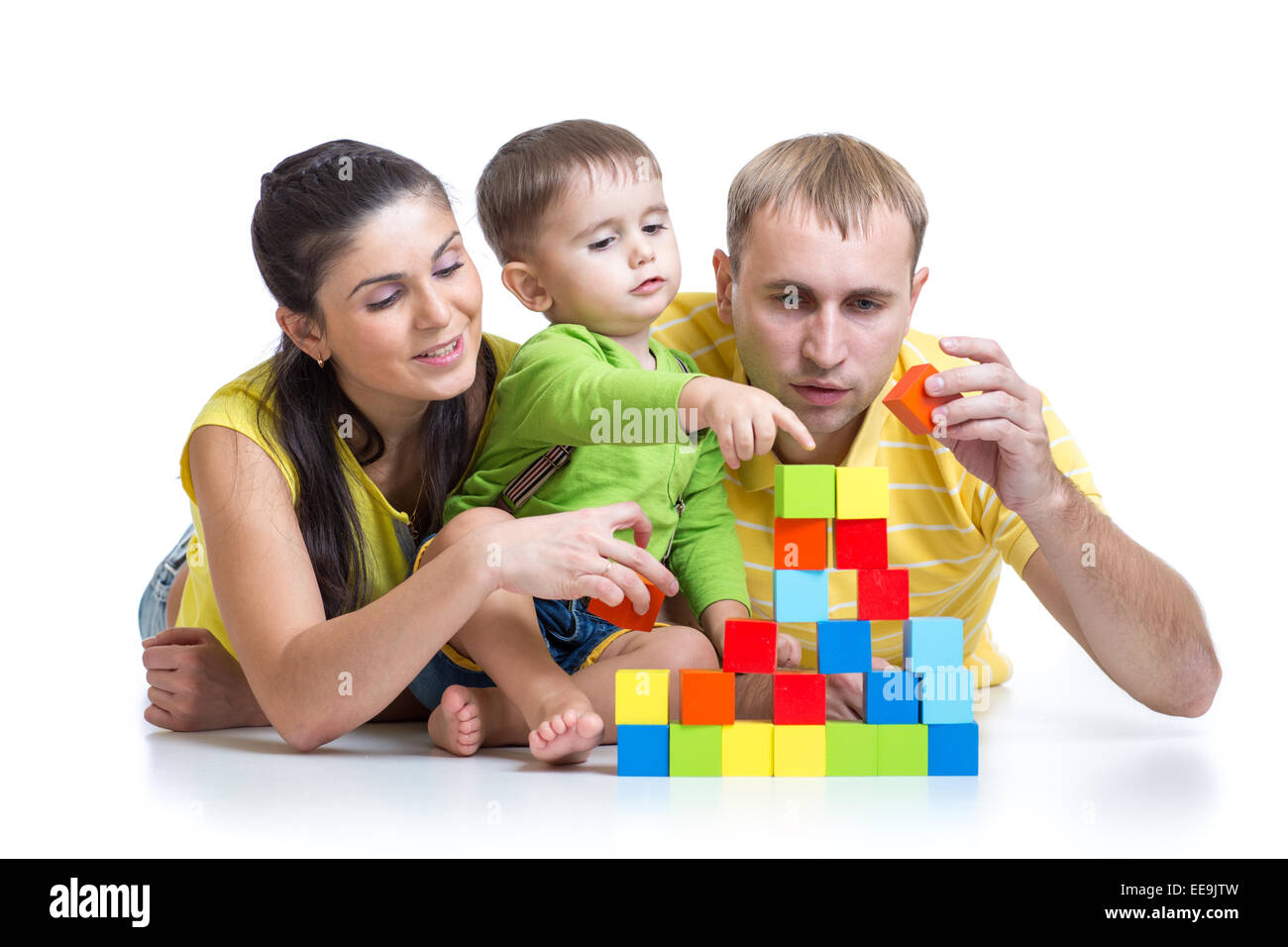 Kind mit seinen Eltern spielen Bausteine Stockfoto