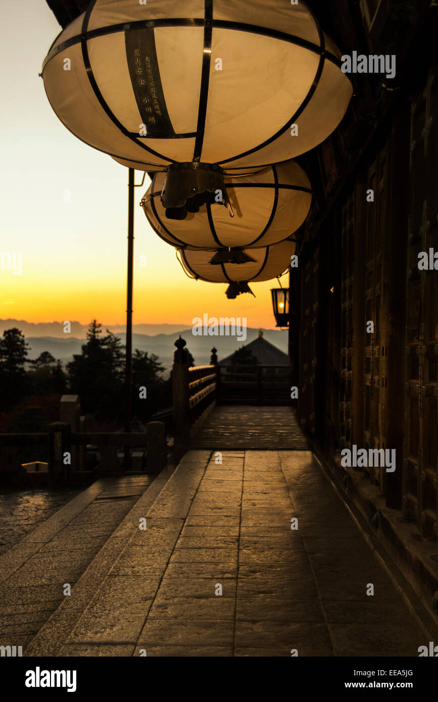 Sonnenuntergang am Nigatsudo Tempel, Nara, in der Nähe von Kyoto, Japan. Stockfoto