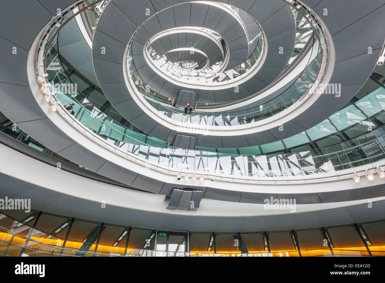 England, London, Southwark, Rathaus, die innere Wendeltreppe Stockfoto