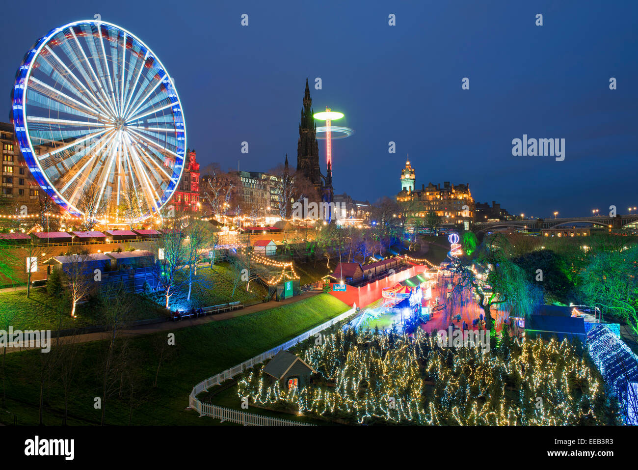 Weihnachtsmarkt und feiern in den Princes Street Gardens, Edinburgh Stockfoto