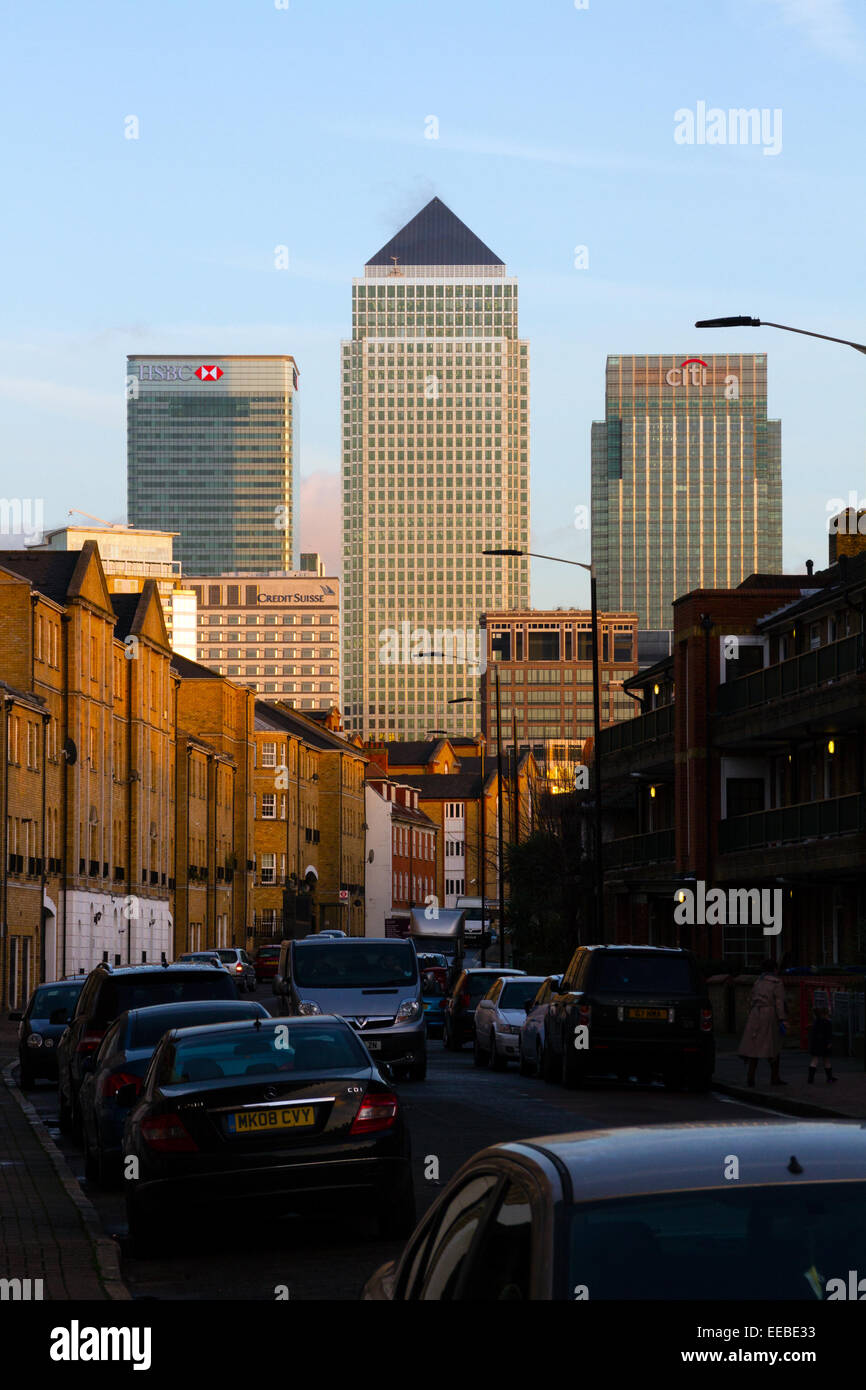 Canary Wharf-Türme aus der Ferne gesehen. Stockfoto