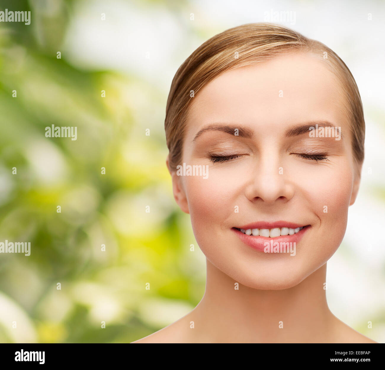 Gesicht der schönen Frau mit geschlossenen Augen Stockfoto